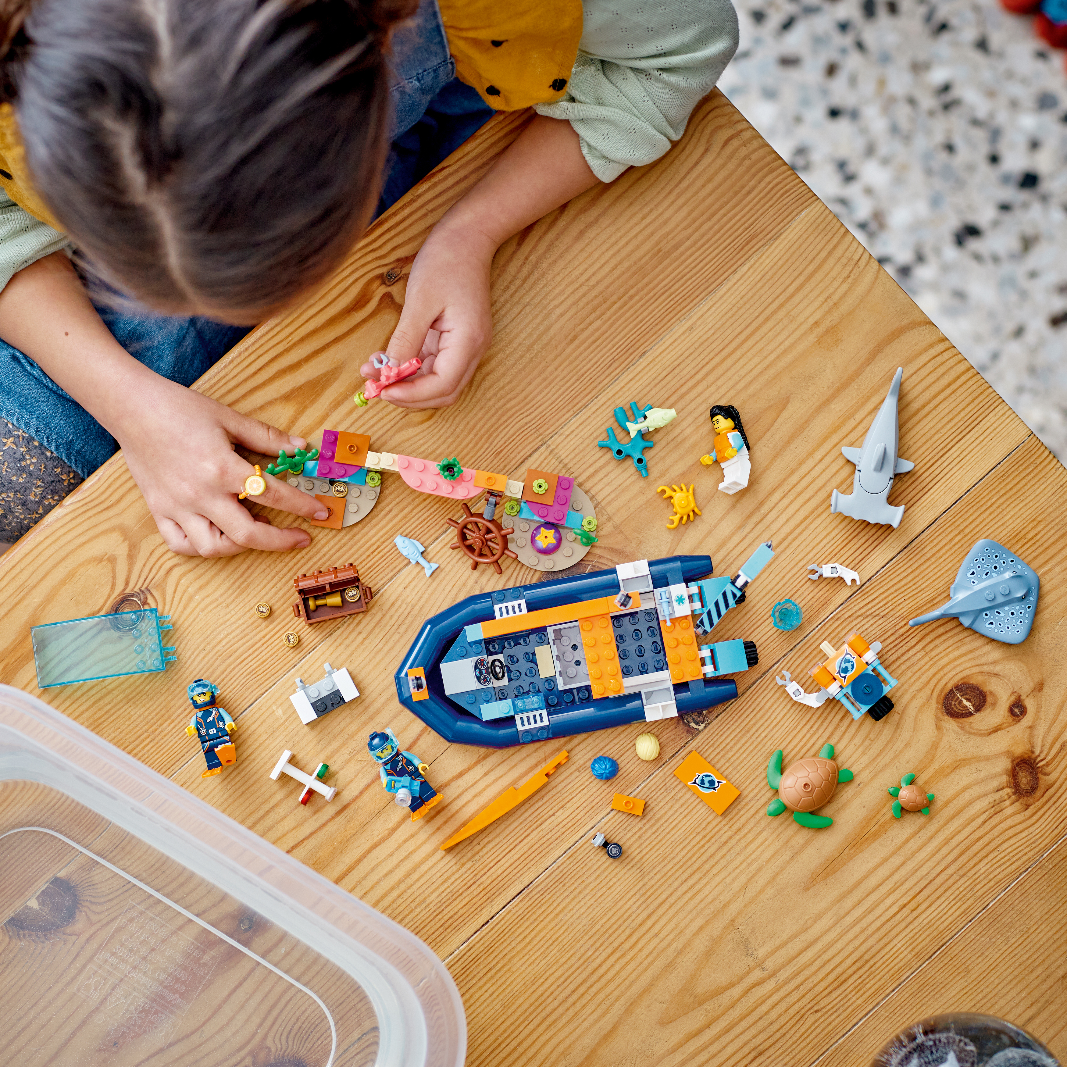 Конструктор LEGO City Explorer Diving Boat 182 дет. - фото 11