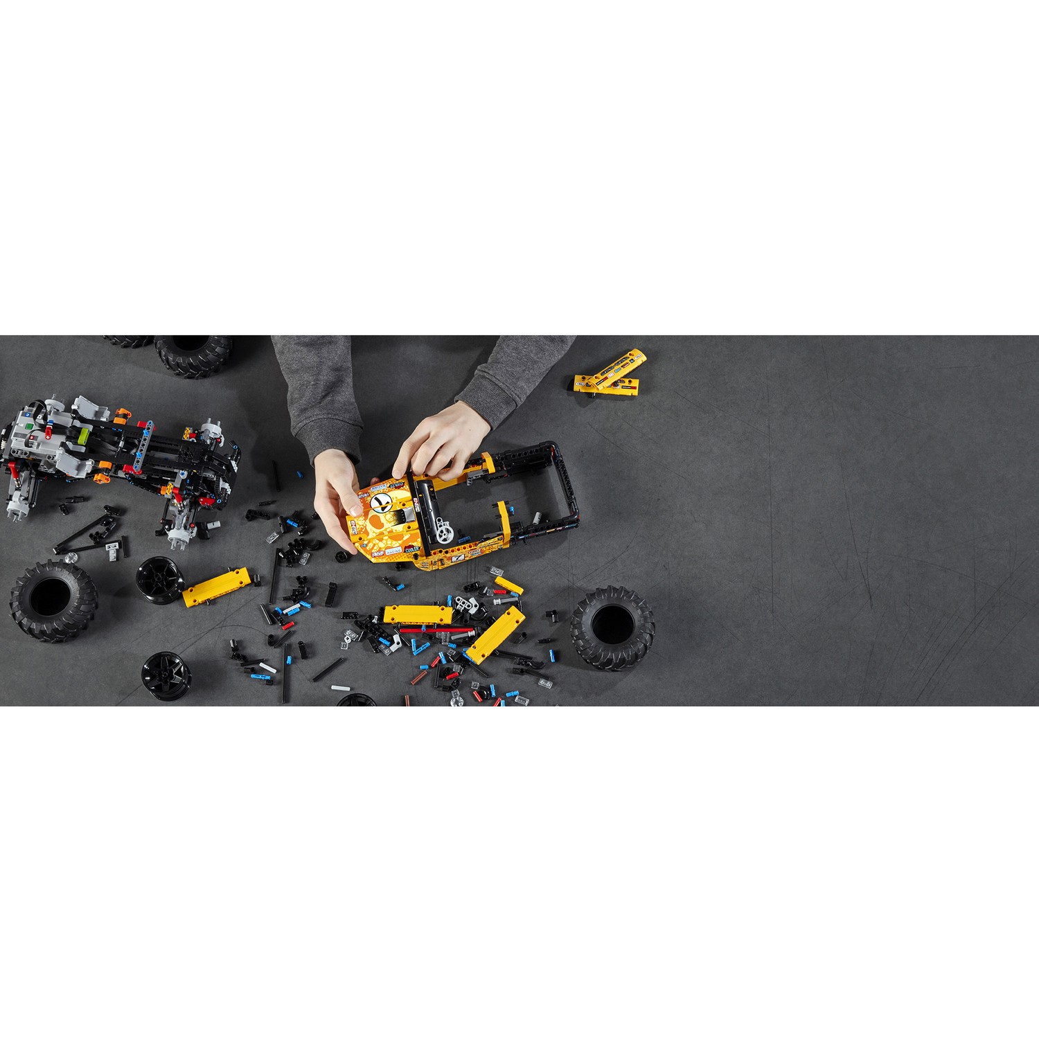 Конструктор LEGO Technic Экстремальный внедорожник 958 дет. - фото 10
