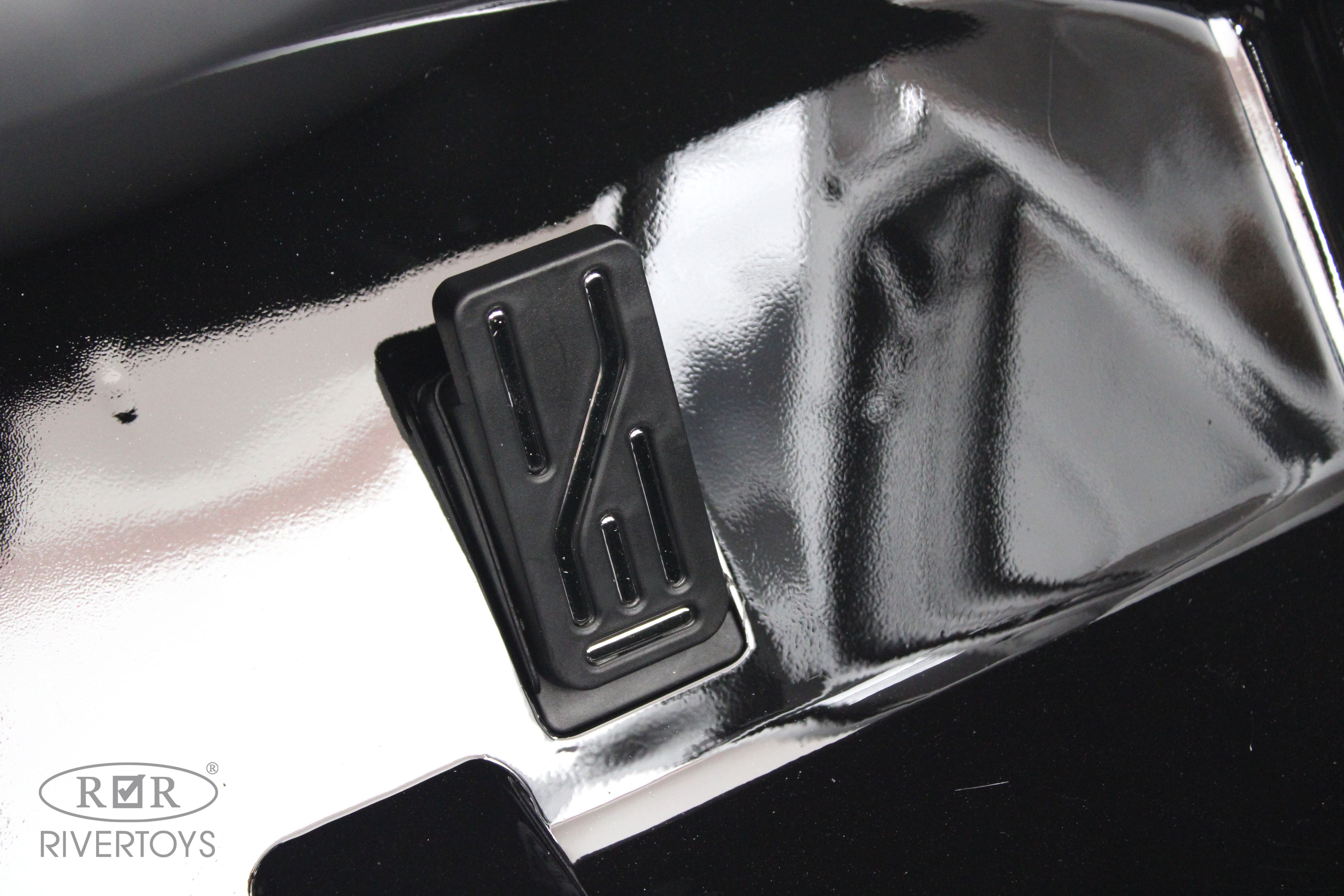 Электромобиль RIVERTOYS Y999YY-BLACK-GLANEC С пультом ДУ - фото 10