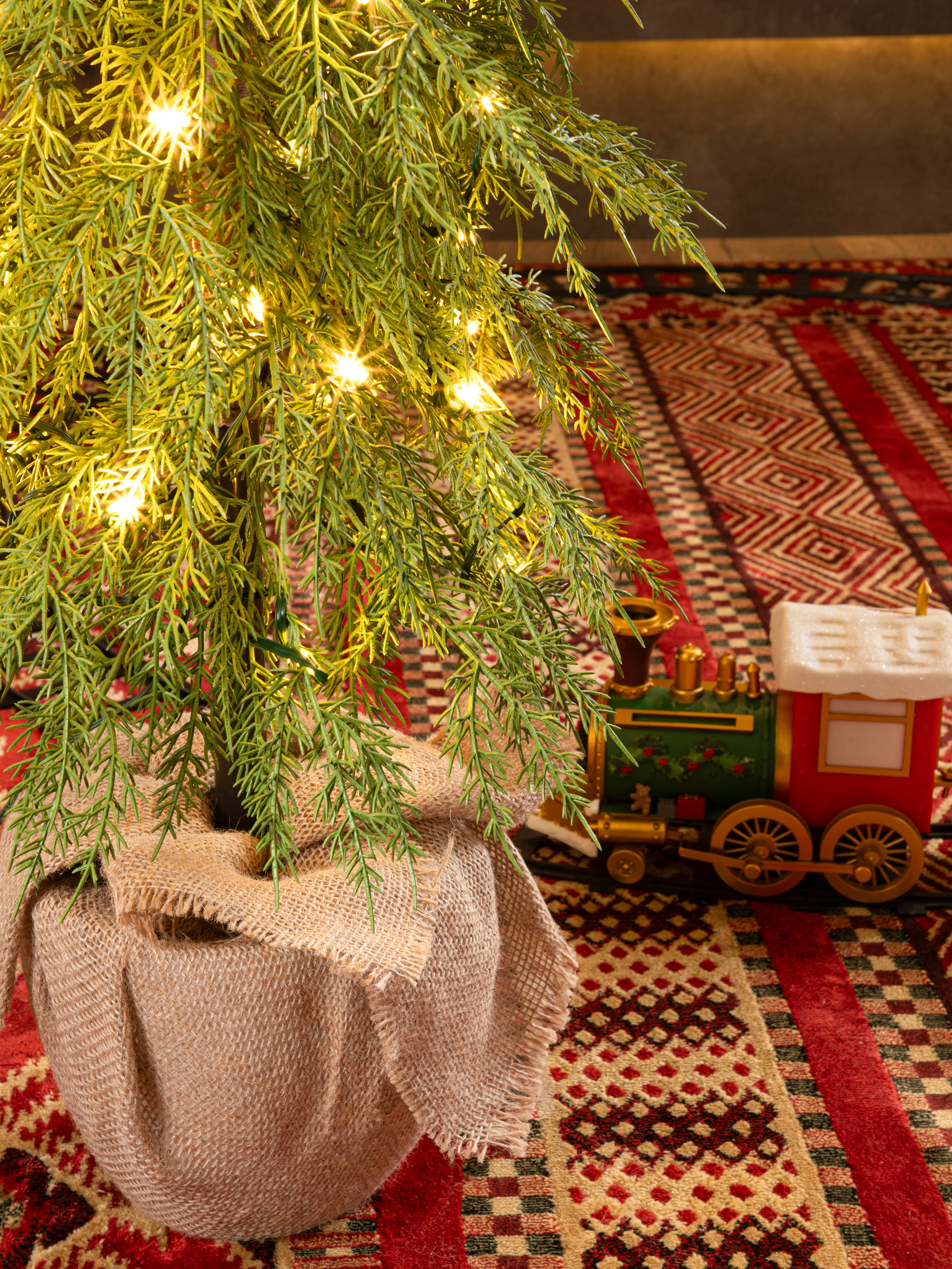 Ель Бесконечная история Поезд Ёлок литая с гирляндой на пеньке 120 см. - фото 4