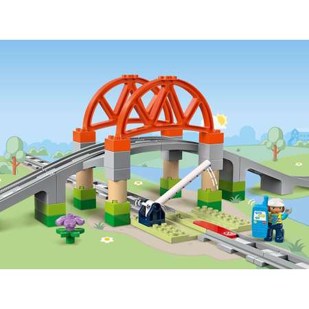 Конструктор LEGO DUPLO Железнодорожный мост и пути блочный