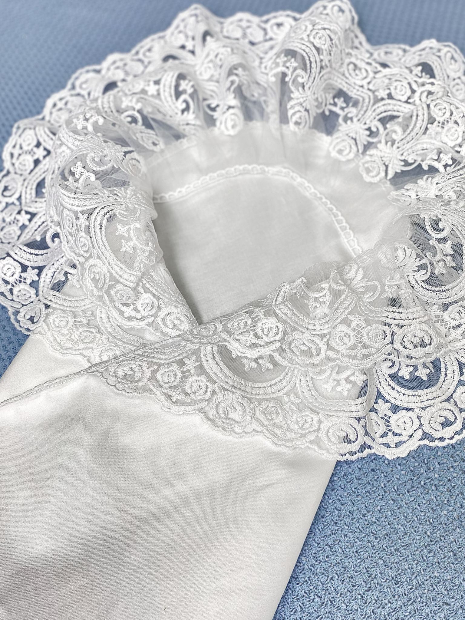 Конверт на выписку Делоникс Пеленка уголок с кружевом белый - фото 7