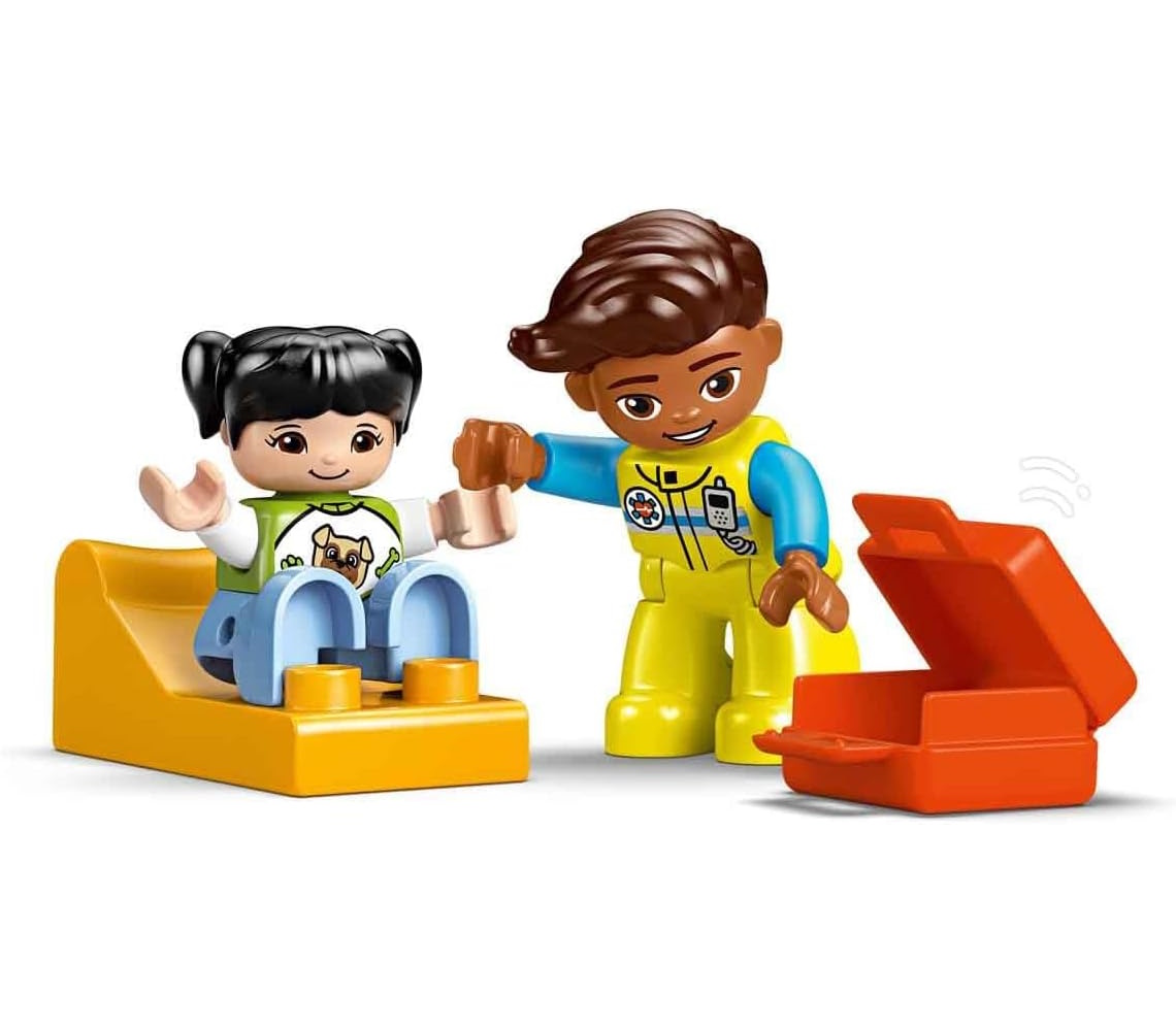 Конструктор LEGO DUPLO Машина скорой помощи блочный - фото 4