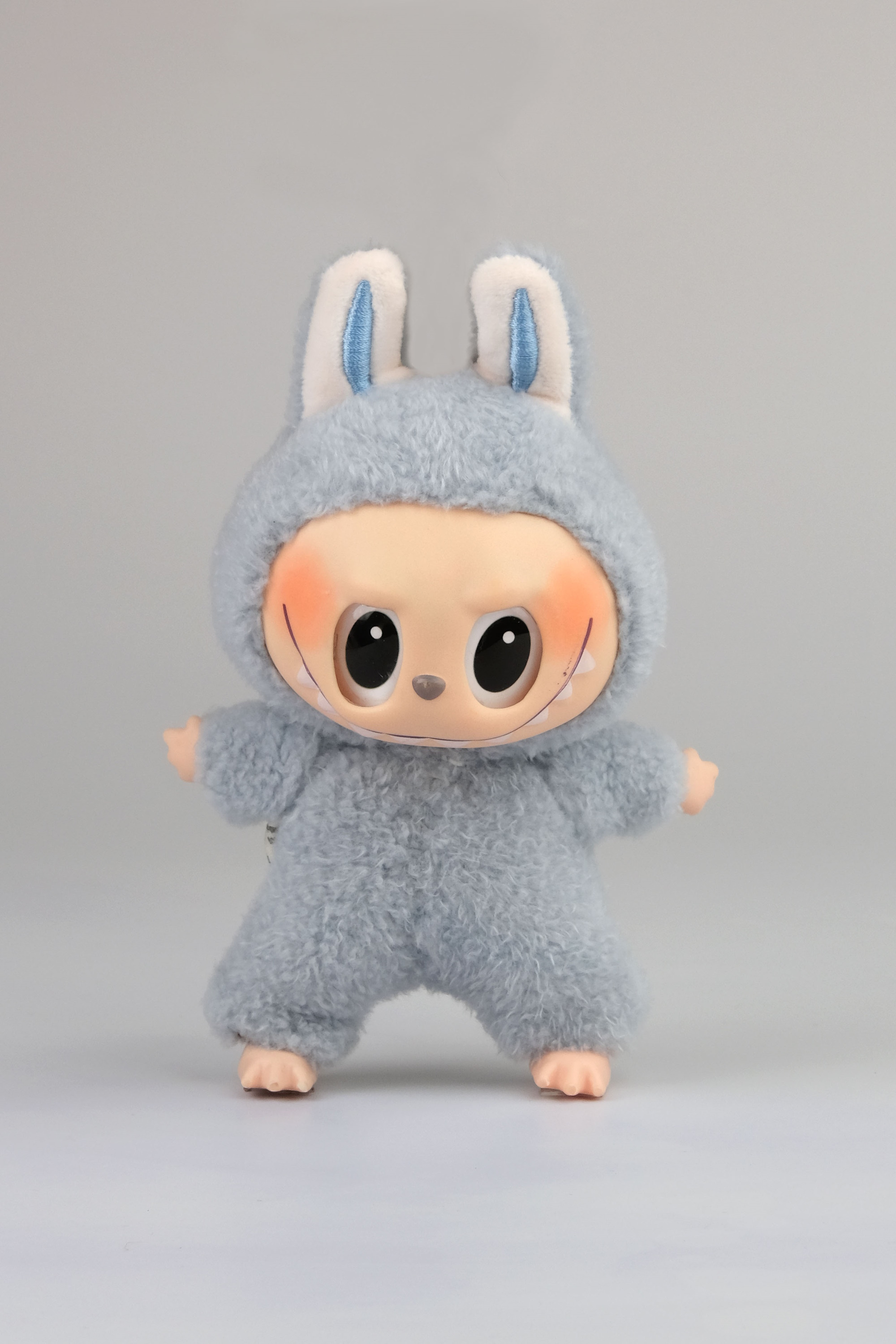 Брелок Labubu голубой - фото 7