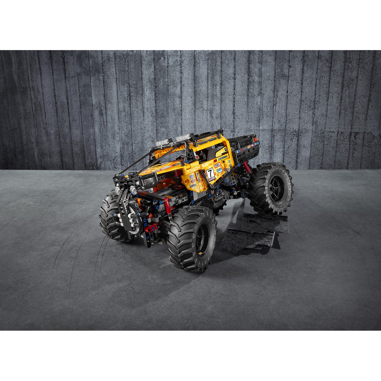 Конструктор LEGO Technic Экстремальный внедорожник 958 дет. - фото 5