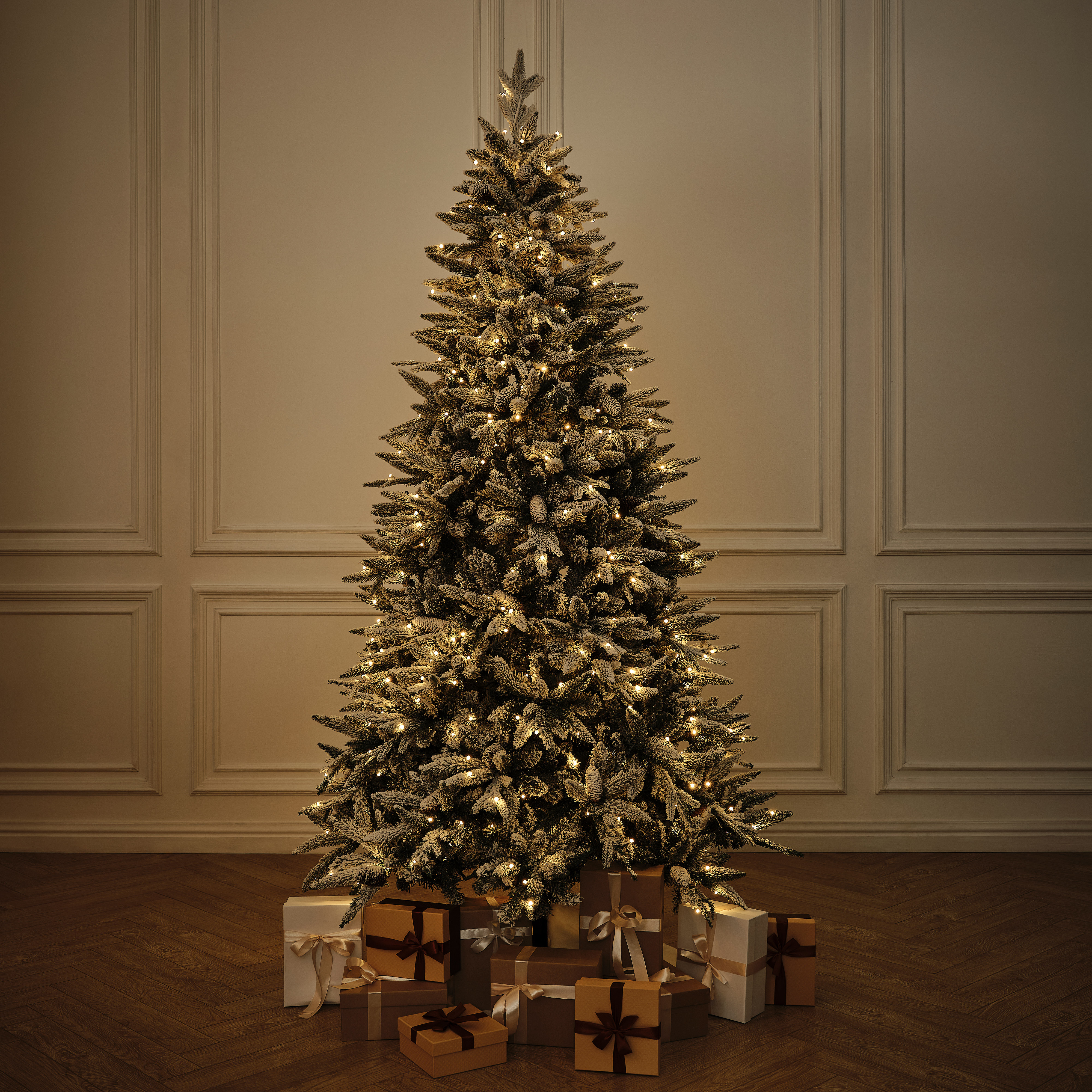 Елка искусственная BINOSHE Ile Grande LED заснеженная с шишкой и подсветкой 240 см - фото 3