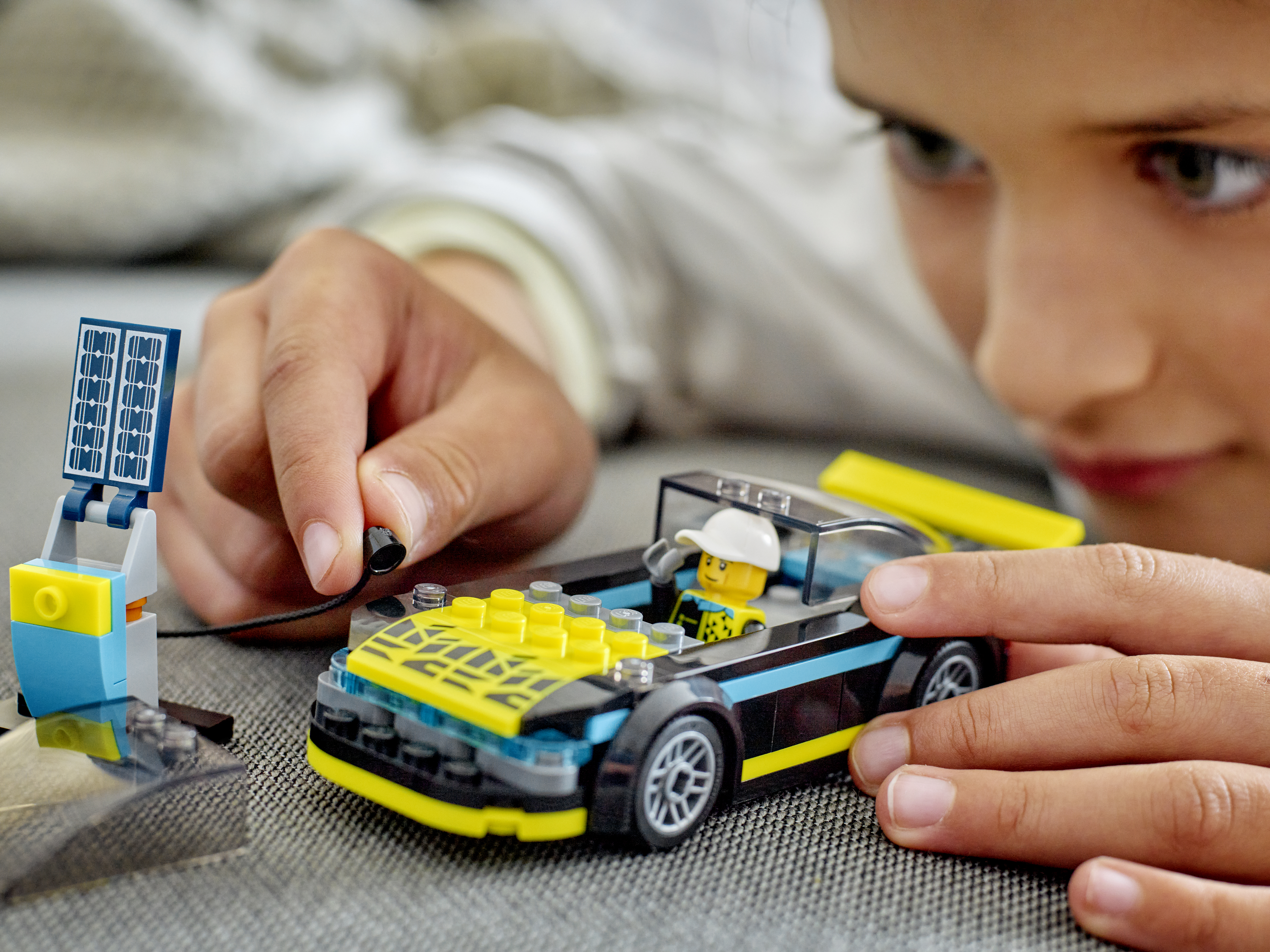 Конструктор LEGO City Электрический спорткар 95 дет. - фото 10