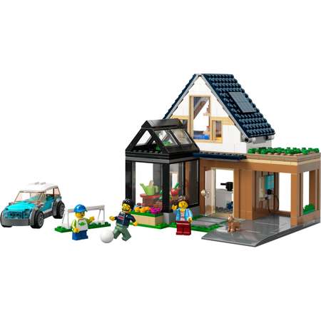 Конструктор LEGO City Family House and Electric Car блочный