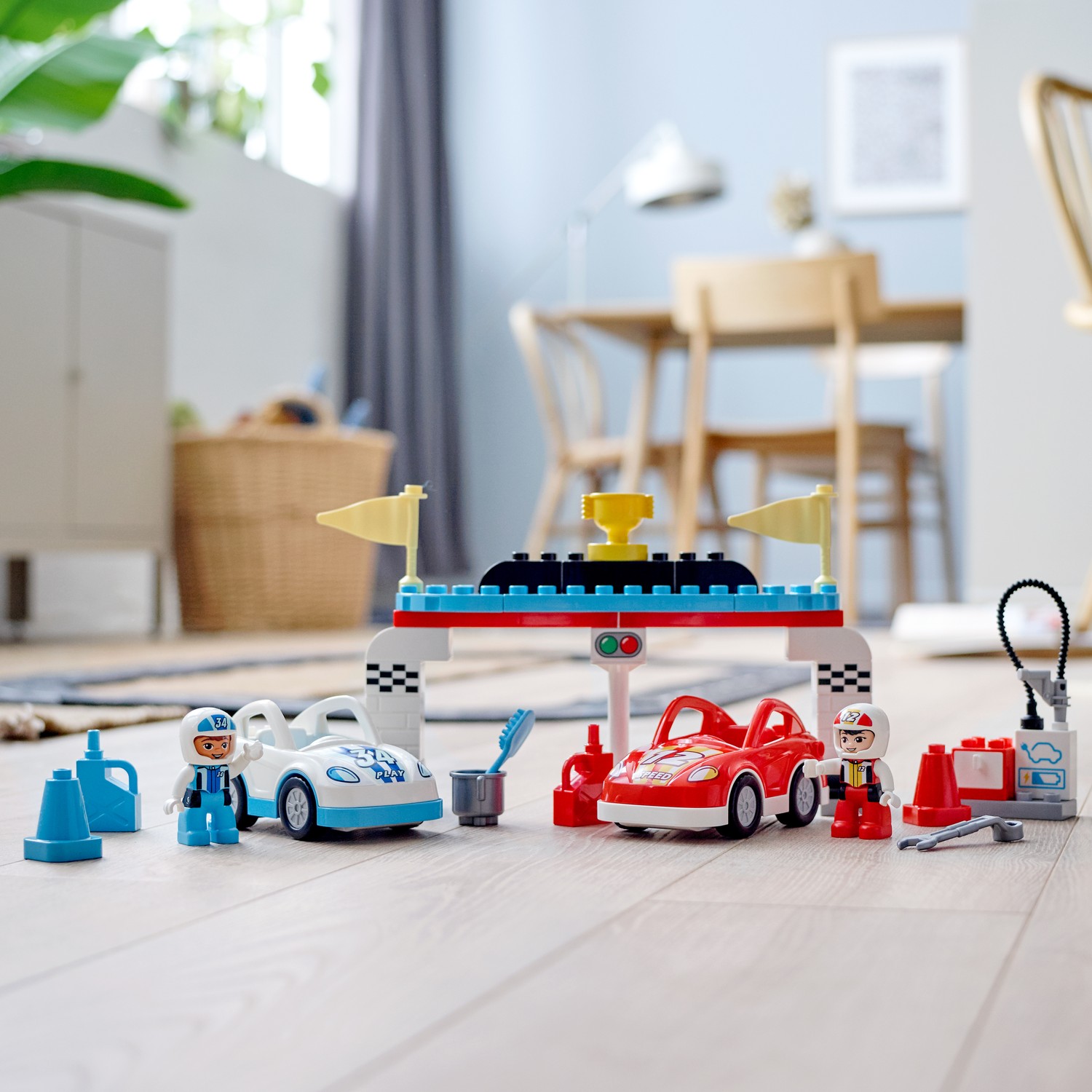 Конструктор LEGO DUPLO Town Гоночные машины сборная игровая модель - фото 11