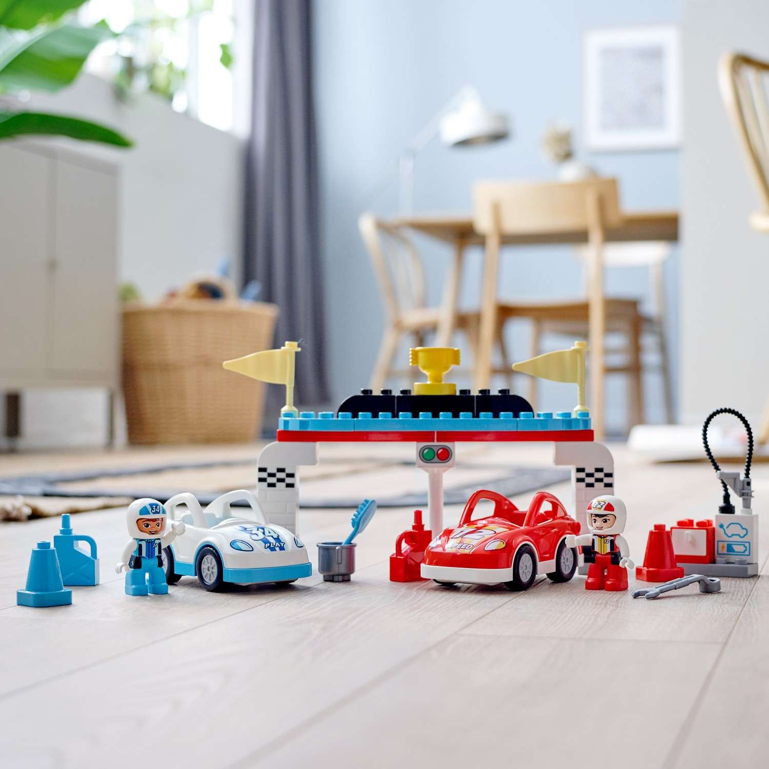 Конструктор LEGO DUPLO Town Гоночные машины сборная игровая модель - фото 11