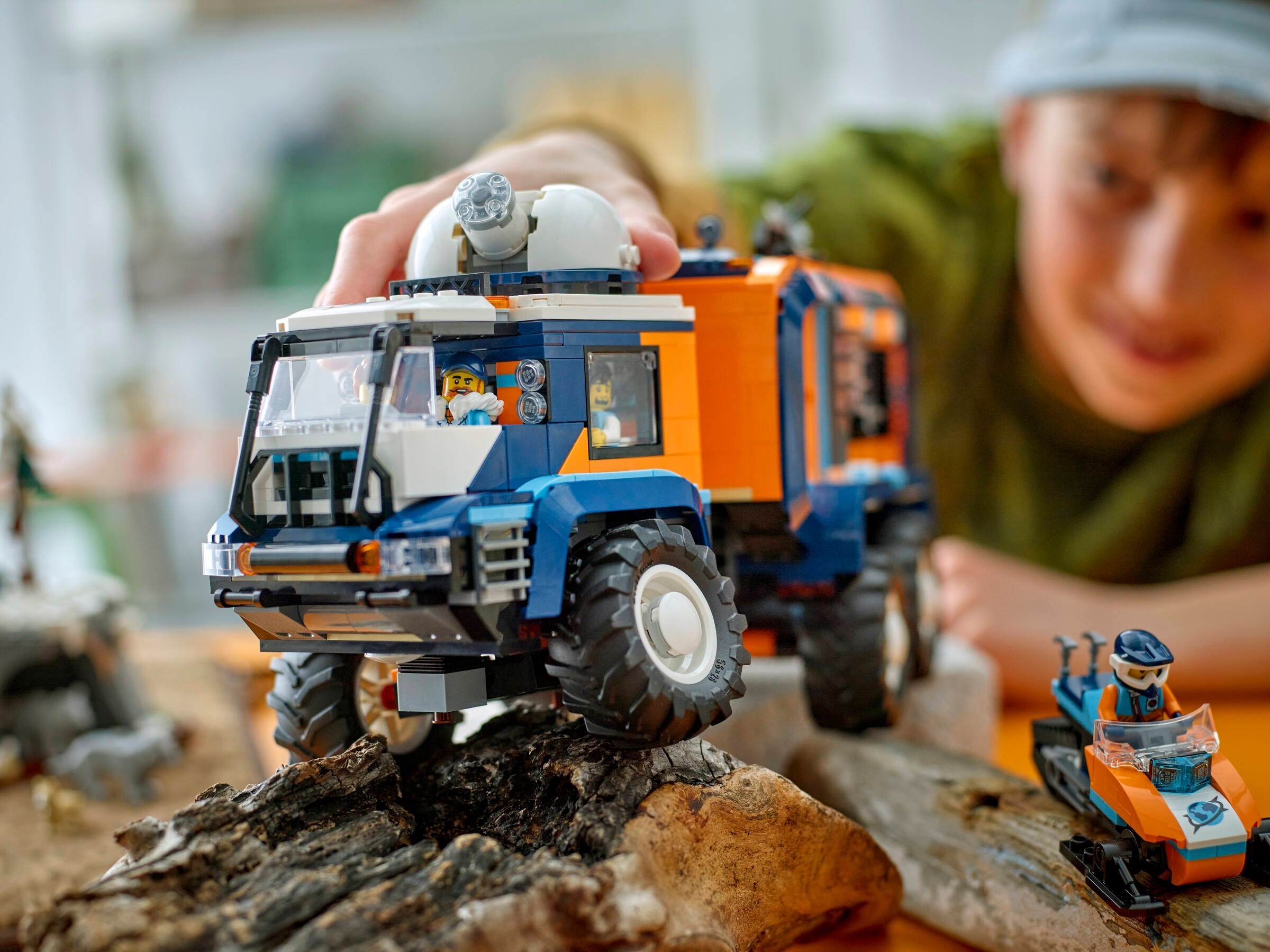 Конструктор LEGO City 60471 1057 дет. - фото 4