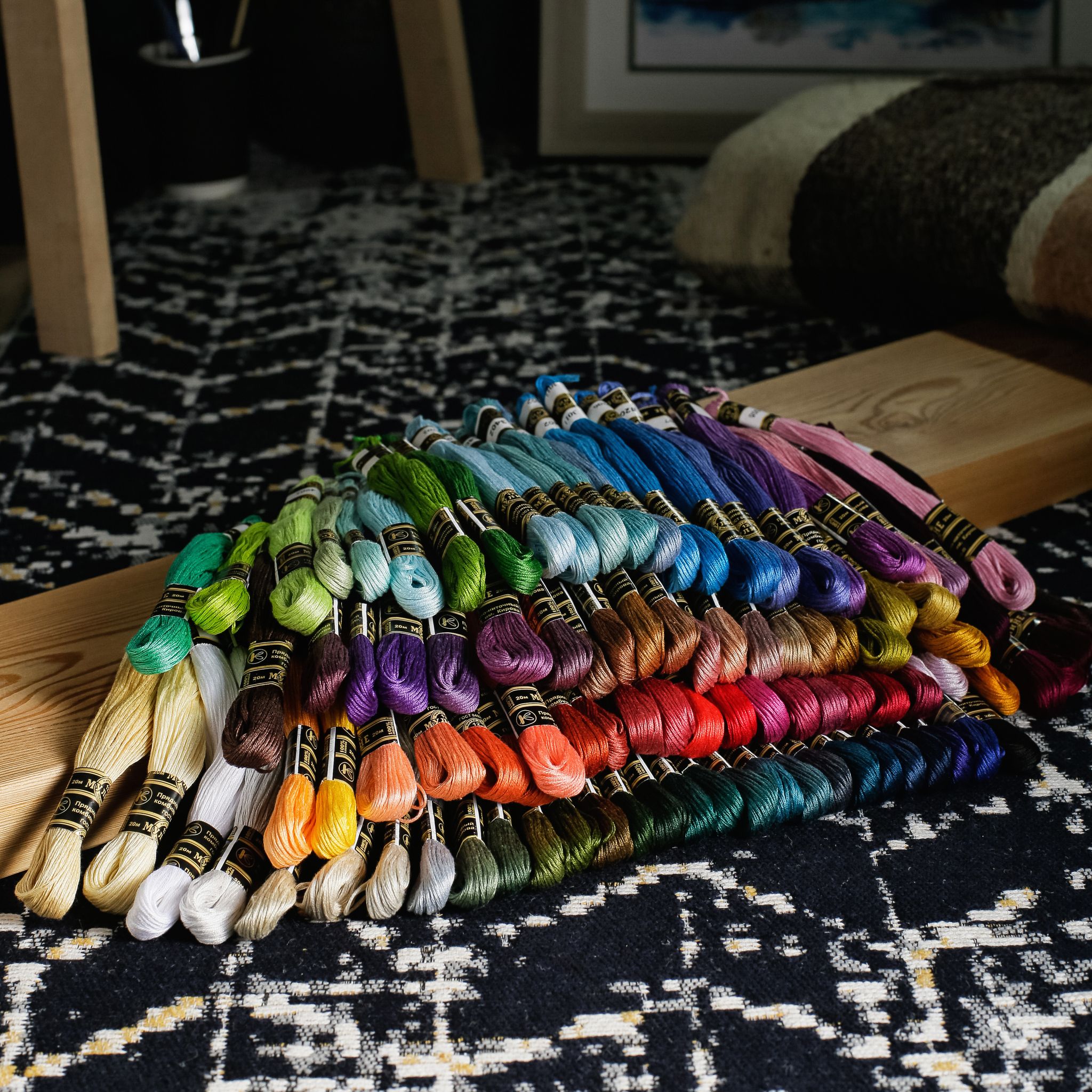 Нитки вышивальные ПНК им. Кирова Мулине 10м 100шт Петербурженка мультиколор - фото 2