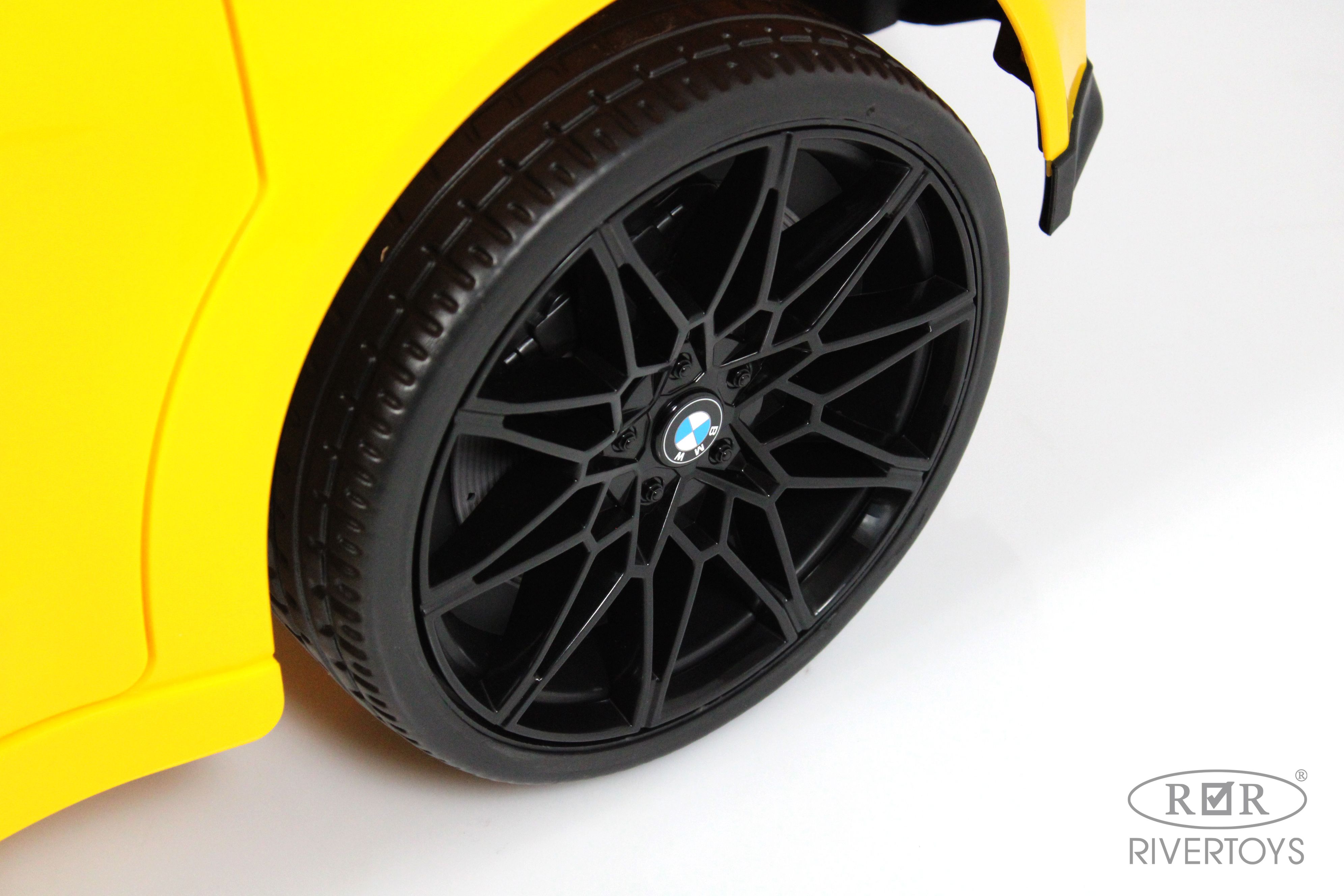 Электромобиль RIVERTOYS BMW A004AA-BMW-YELLOW С пультом ДУ - фото 9