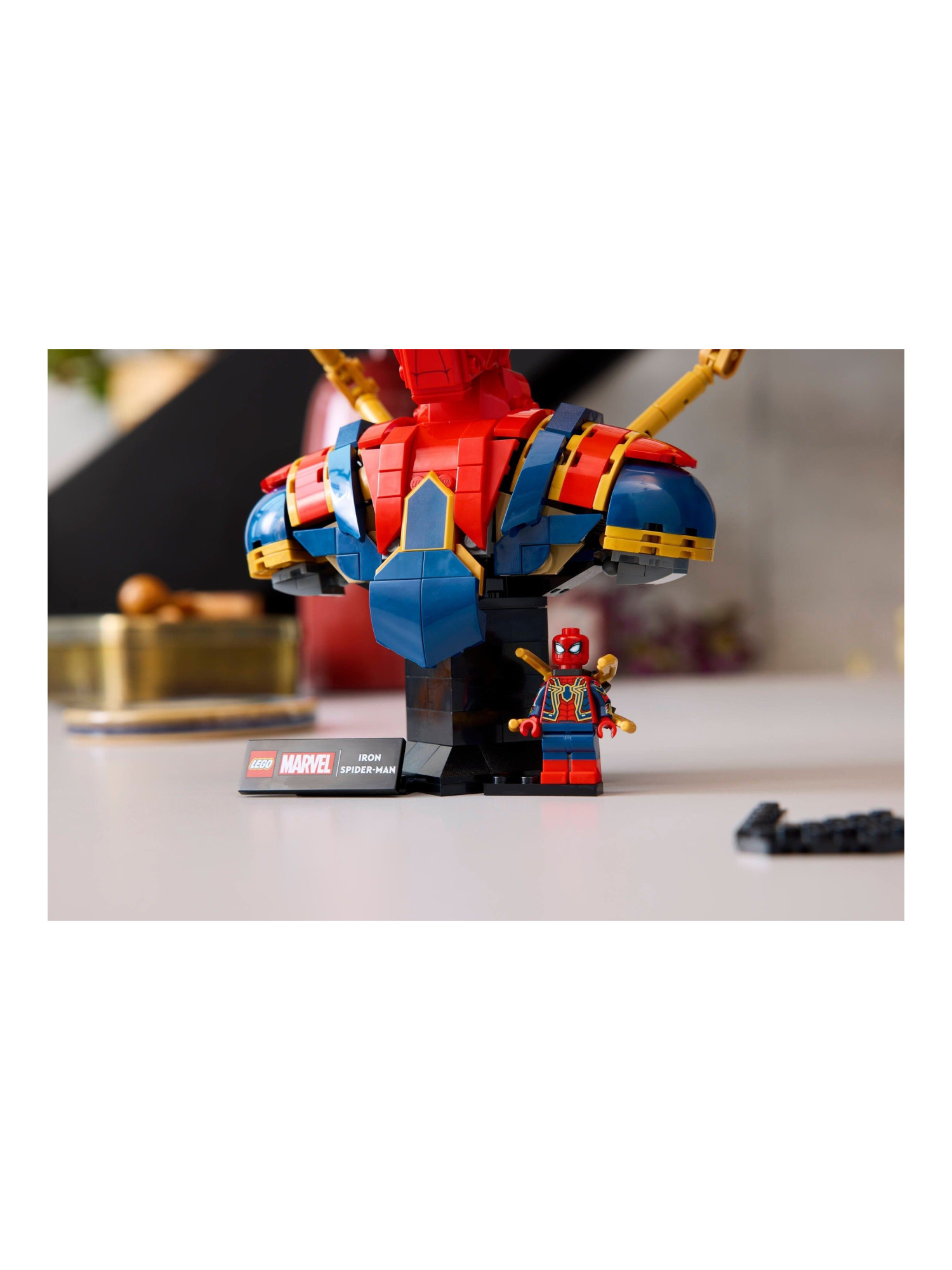 Конструктор LEGO Marvel Super Heroes Бюст Железного Паука 379 дет. - фото 6