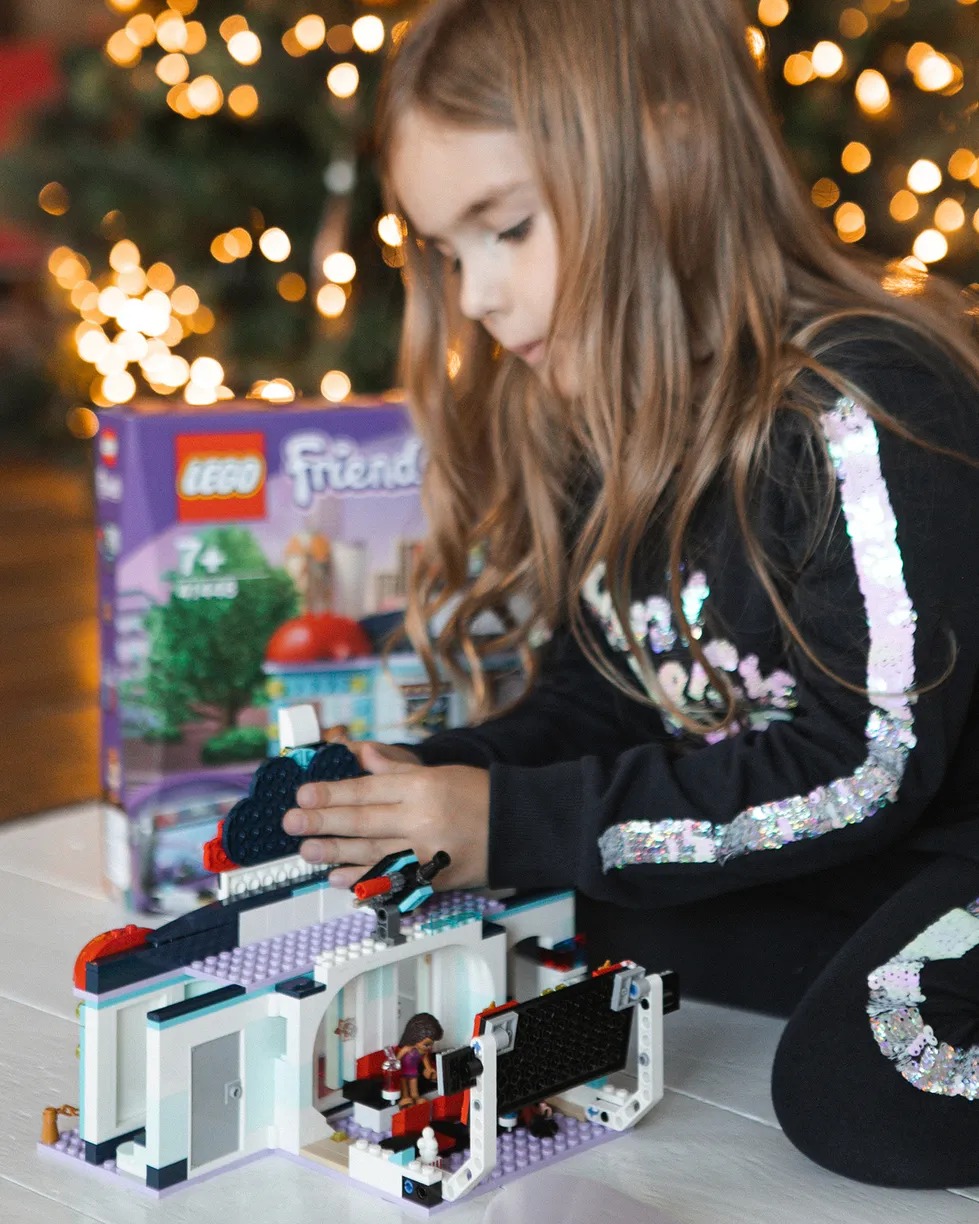 Конструктор LEGO Friends Кинотеатр Хартлейк-Сити 451 дет. - фото 11