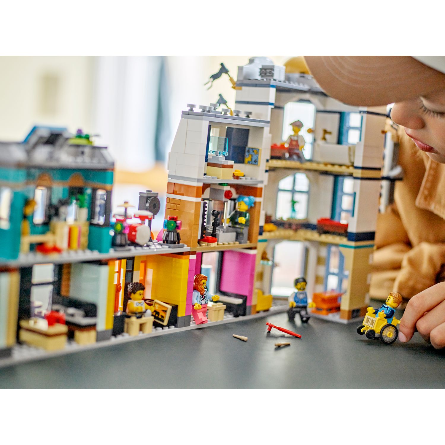 Конструктор LEGO Creator Main Street блочный - фото 9
