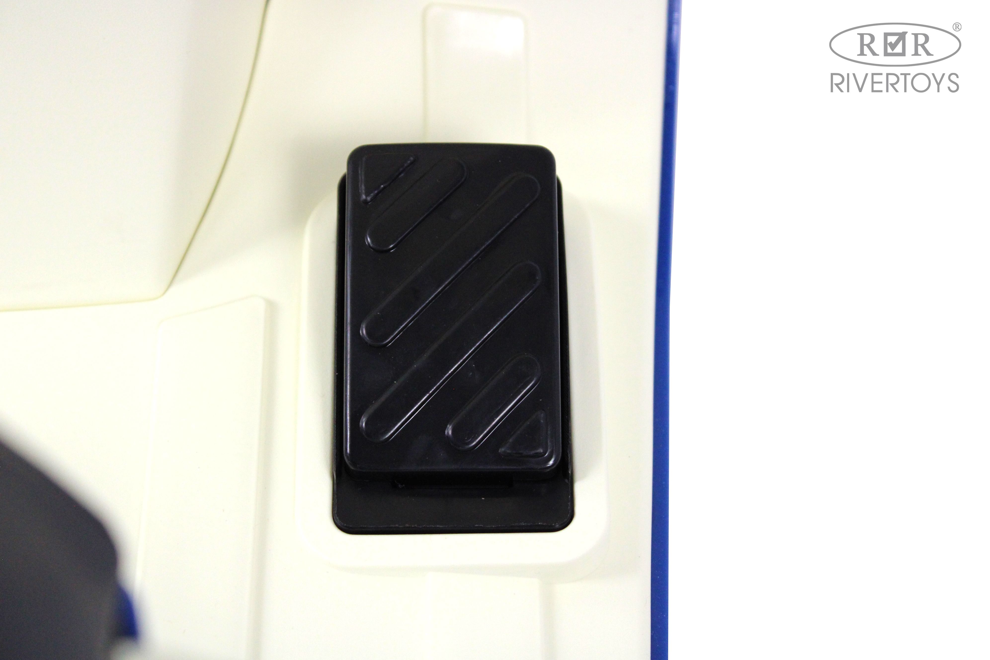 Электромобиль RIVERTOYS Z222ZZ-BLUE - фото 6