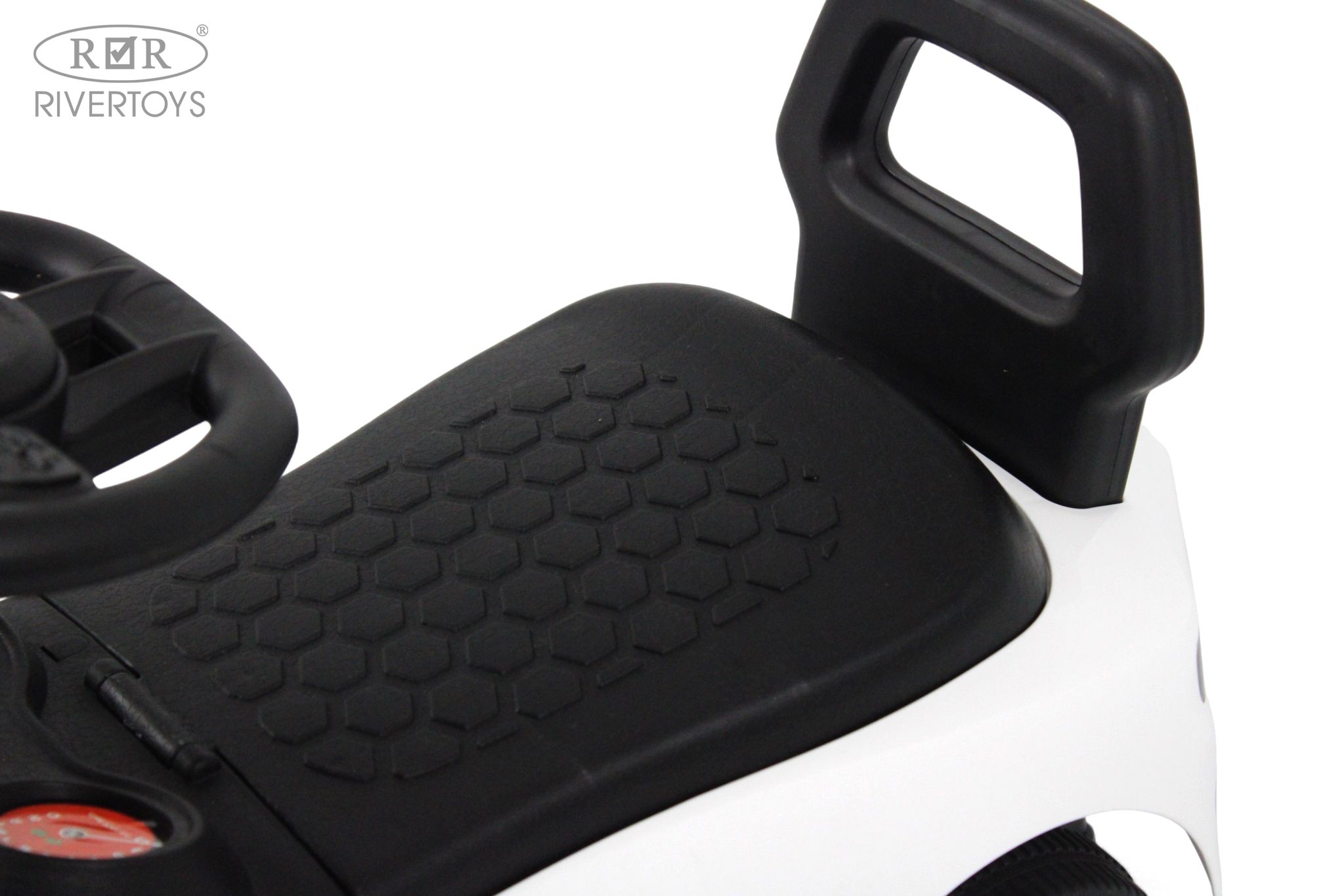 Каталка RIVERTOYS Z004ZZ-M-WHITE белый - фото 4