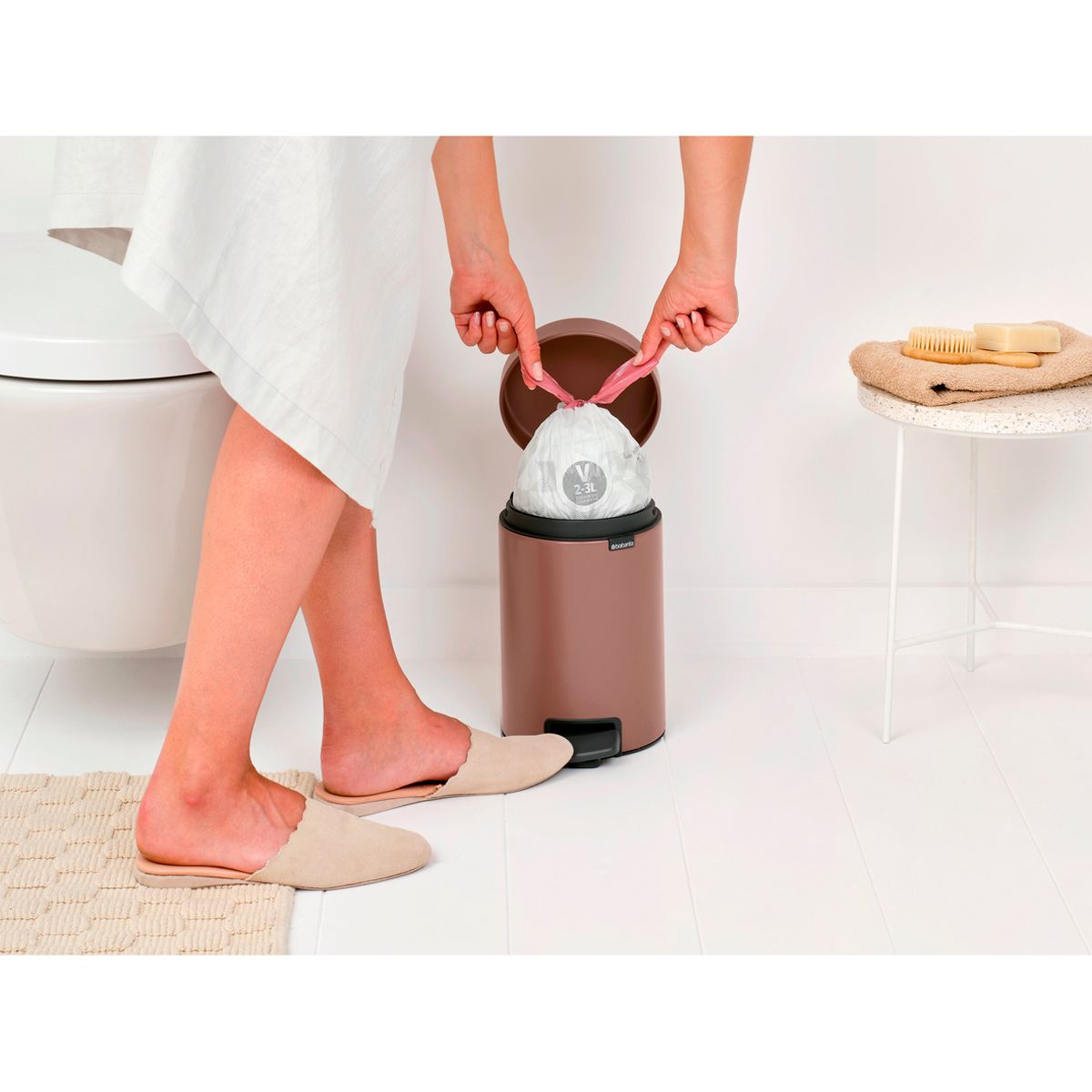 Бак мусорный Brabantia NewIcon с педалью светло-коричневый 3л 233968 - фото 8