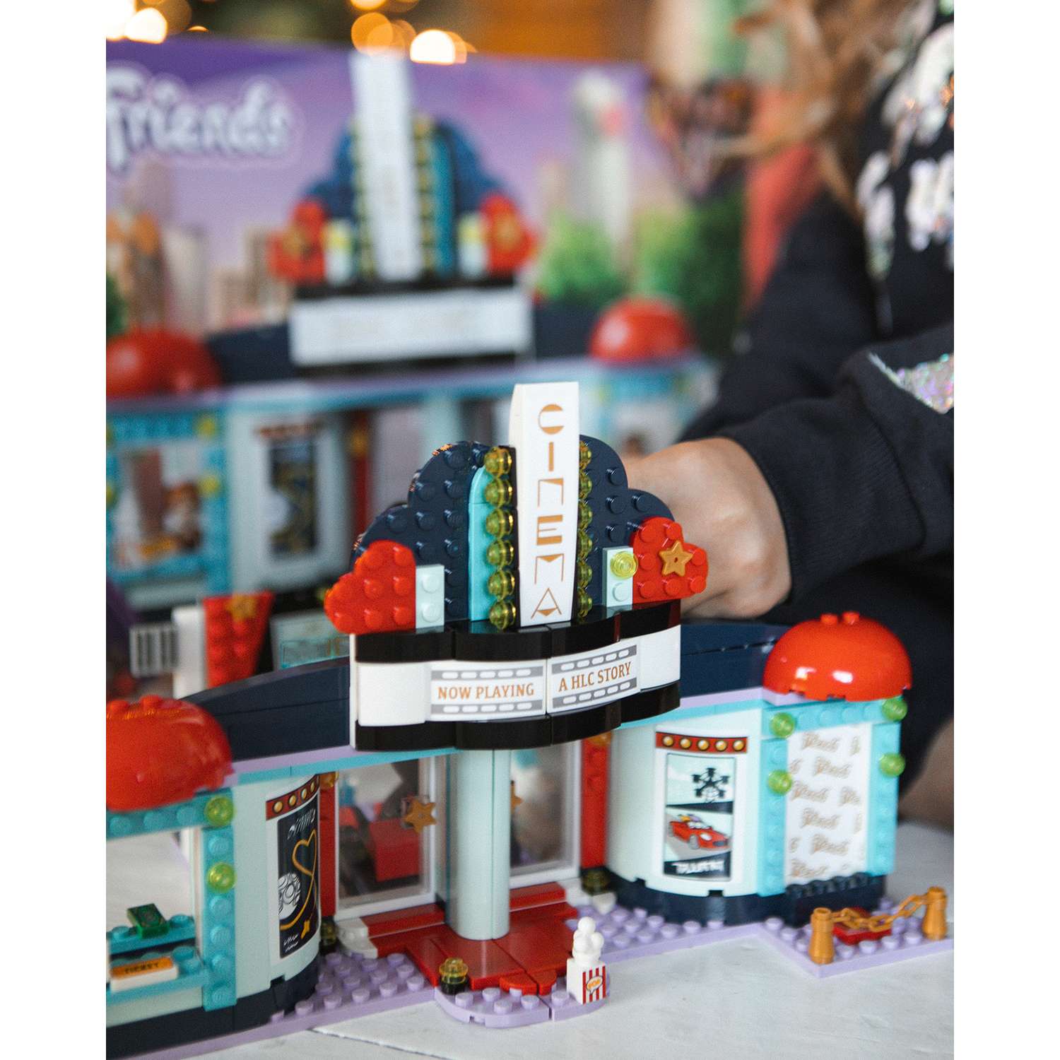 Конструктор LEGO Friends Кинотеатр Хартлейк-Сити 451 дет. - фото 16
