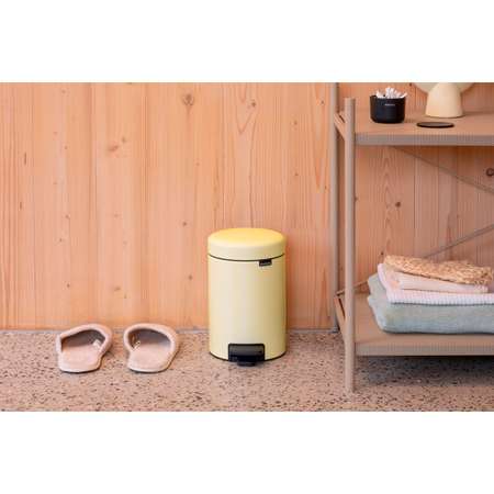 Бак мусорный Brabantia NewIcon с педалью ванильно-желтый 3л 233760