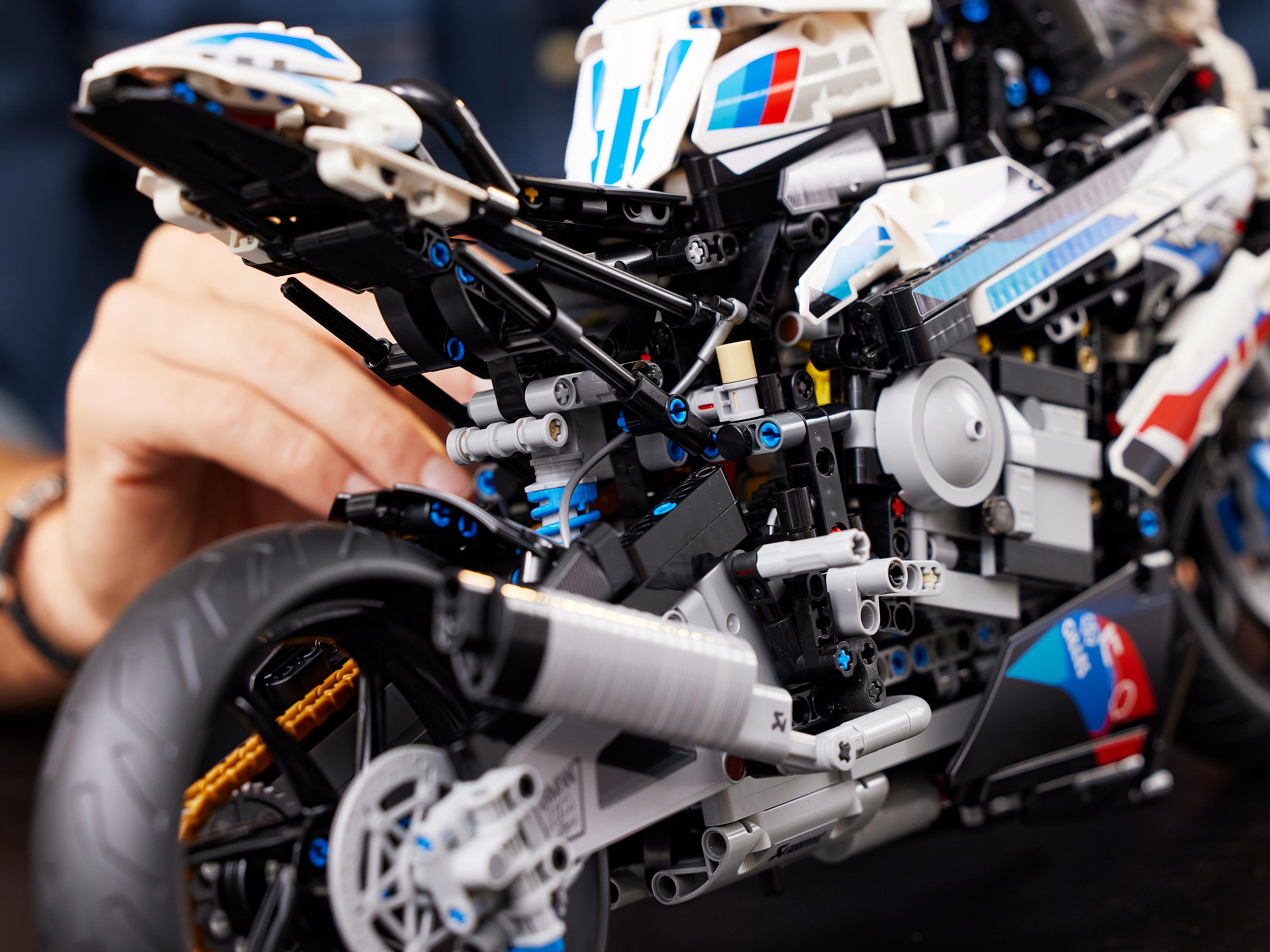 Конструктор LEGO Technic Мотоцикл BMW M блочный - фото 14