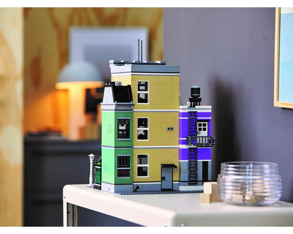 Конструктор LEGO Creator Expert 10278 2903 дет. - фото 31