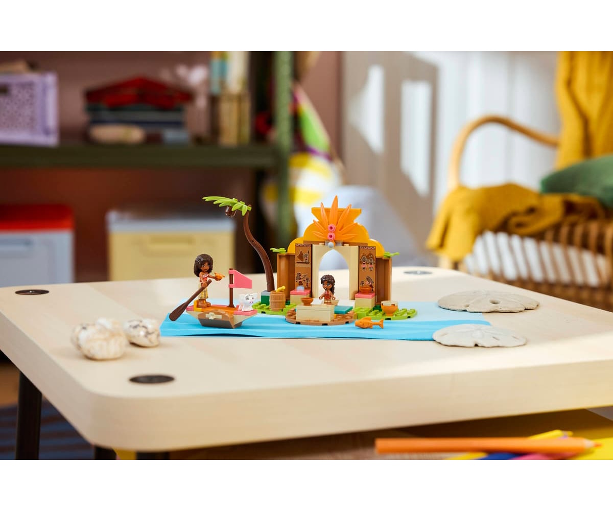 Конструктор LEGO Disney Деревенский дом и лодка 85 дет. - фото 8