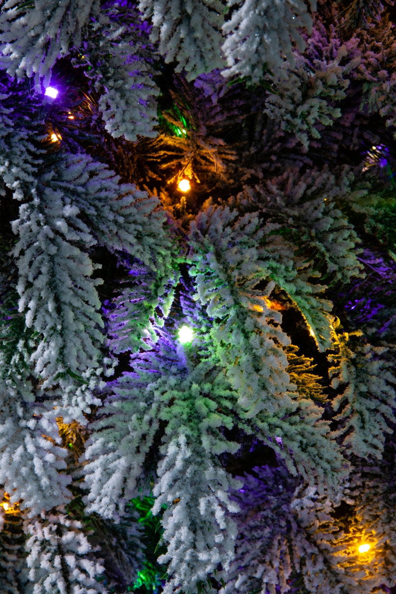 Искусственная елка Crystal Trees Власта заснеженная с вплетенной гирляндой 210 см. - фото 7