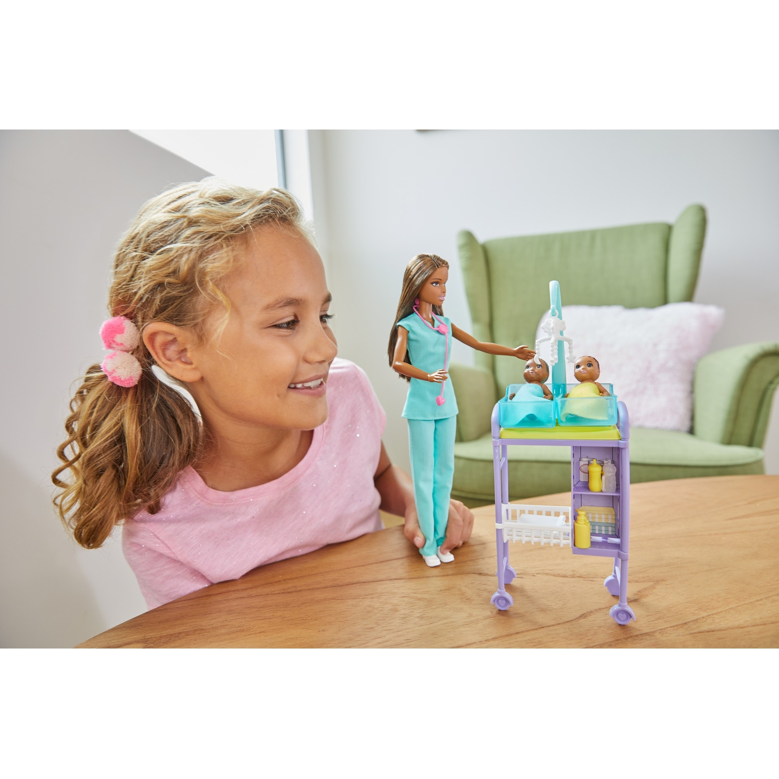 Кукла модельная Barbie Кем быть? Детский доктор Брюнетка DHB63/GKH24 - фото 9