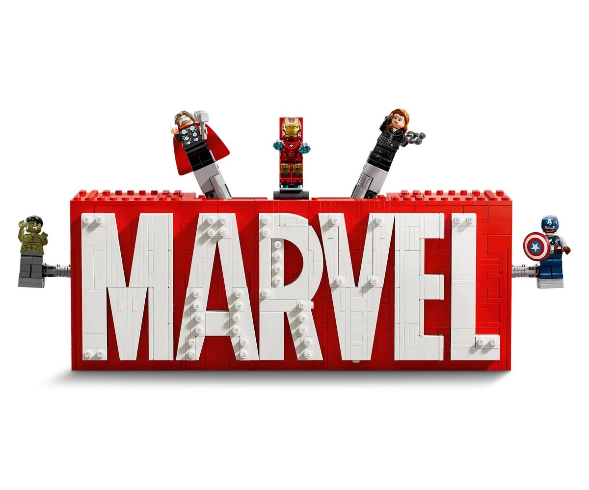 Конструктор LEGO Marvel Super Heroes Логотип и минифигурки 931 дет. - фото 3