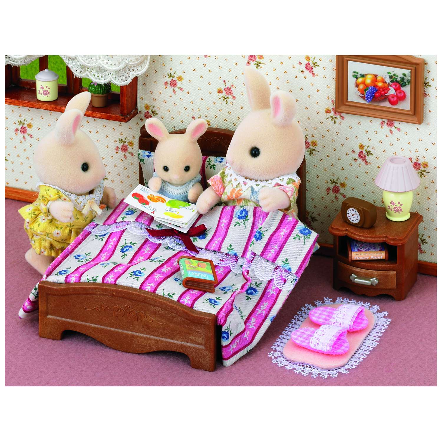 Игровой набор Sylvanian Families Большая кровать и тумбочка - фото 4