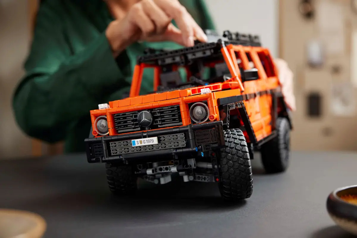 Конструктор LEGO Technic Mercedes-Benz G500 2891 дет. - фото 14