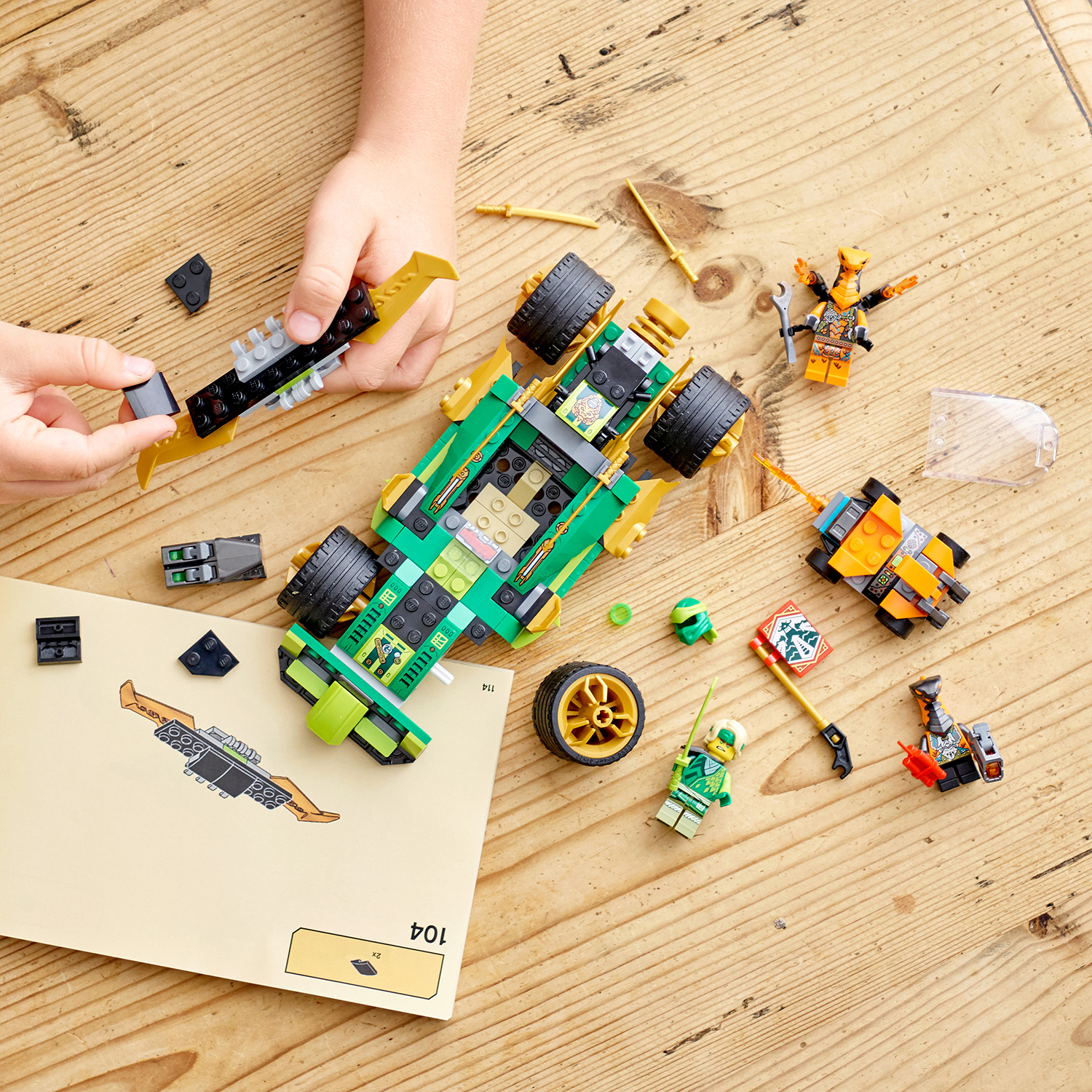 Конструктор LEGO NINJAGO Гоночный автомобиль ЭВО Ллойда блочный - фото 9