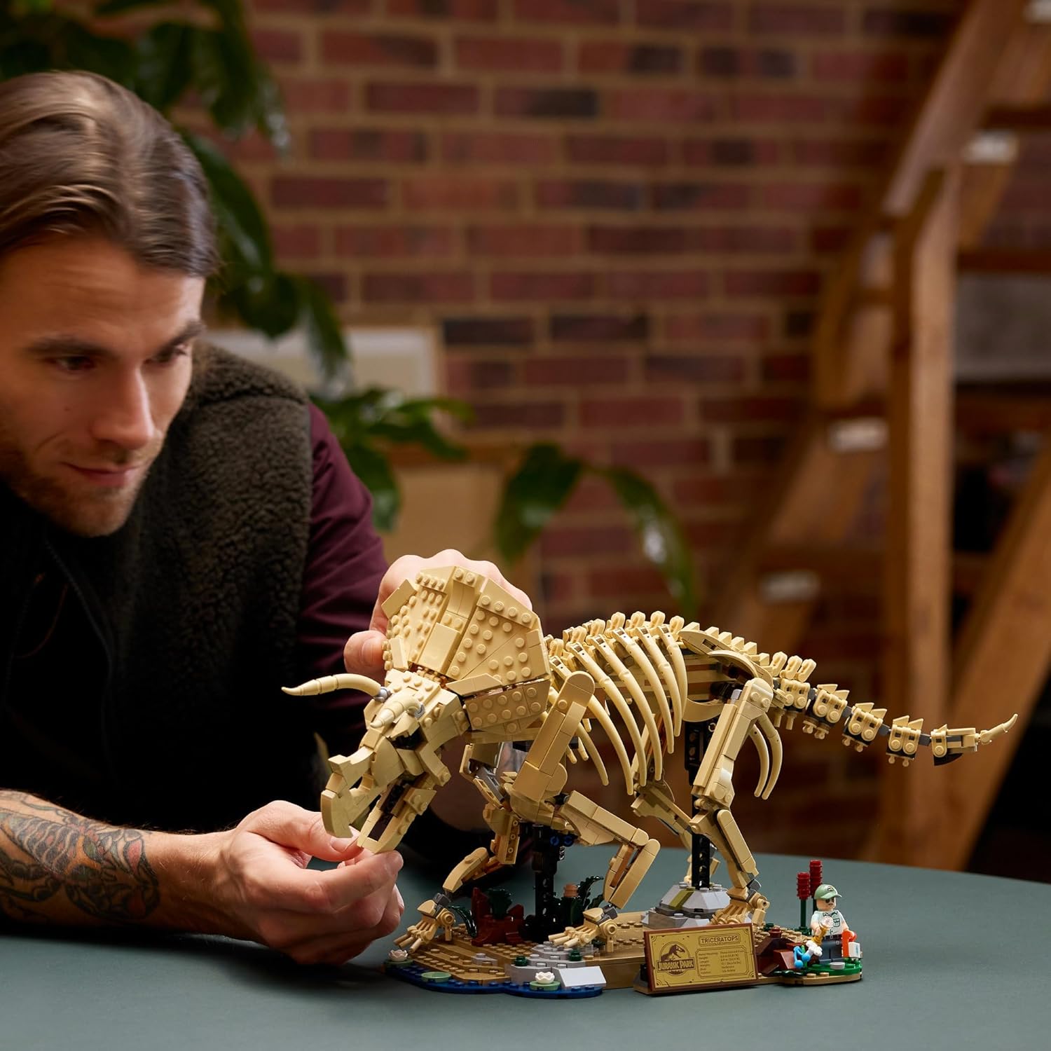 Конструктор LEGO Jurassic World Скелет Трицератопса 1154 дет. - фото 9