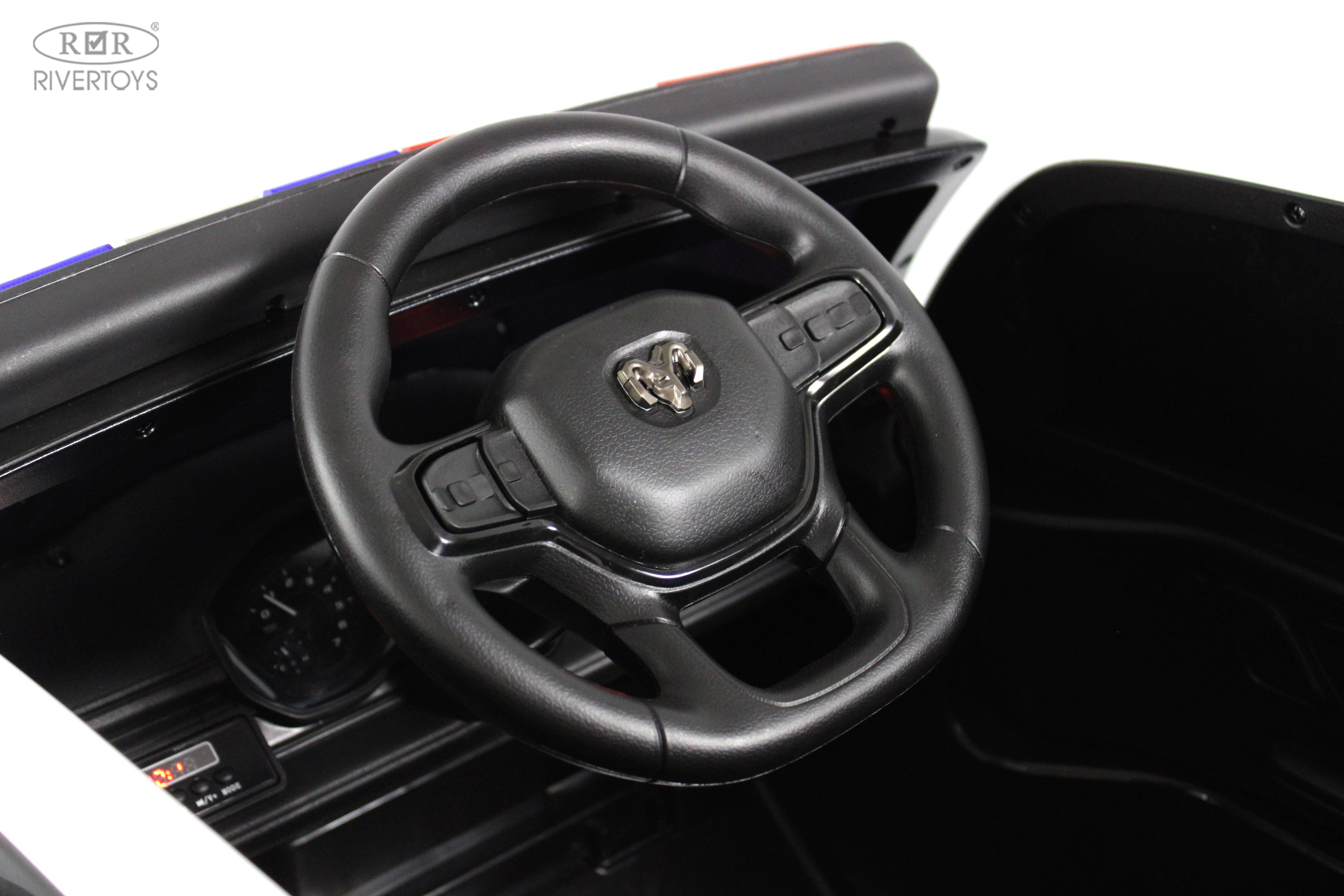 Электромобиль RIVERTOYS O111OO-RAM-BLACK С пультом ДУ - фото 23