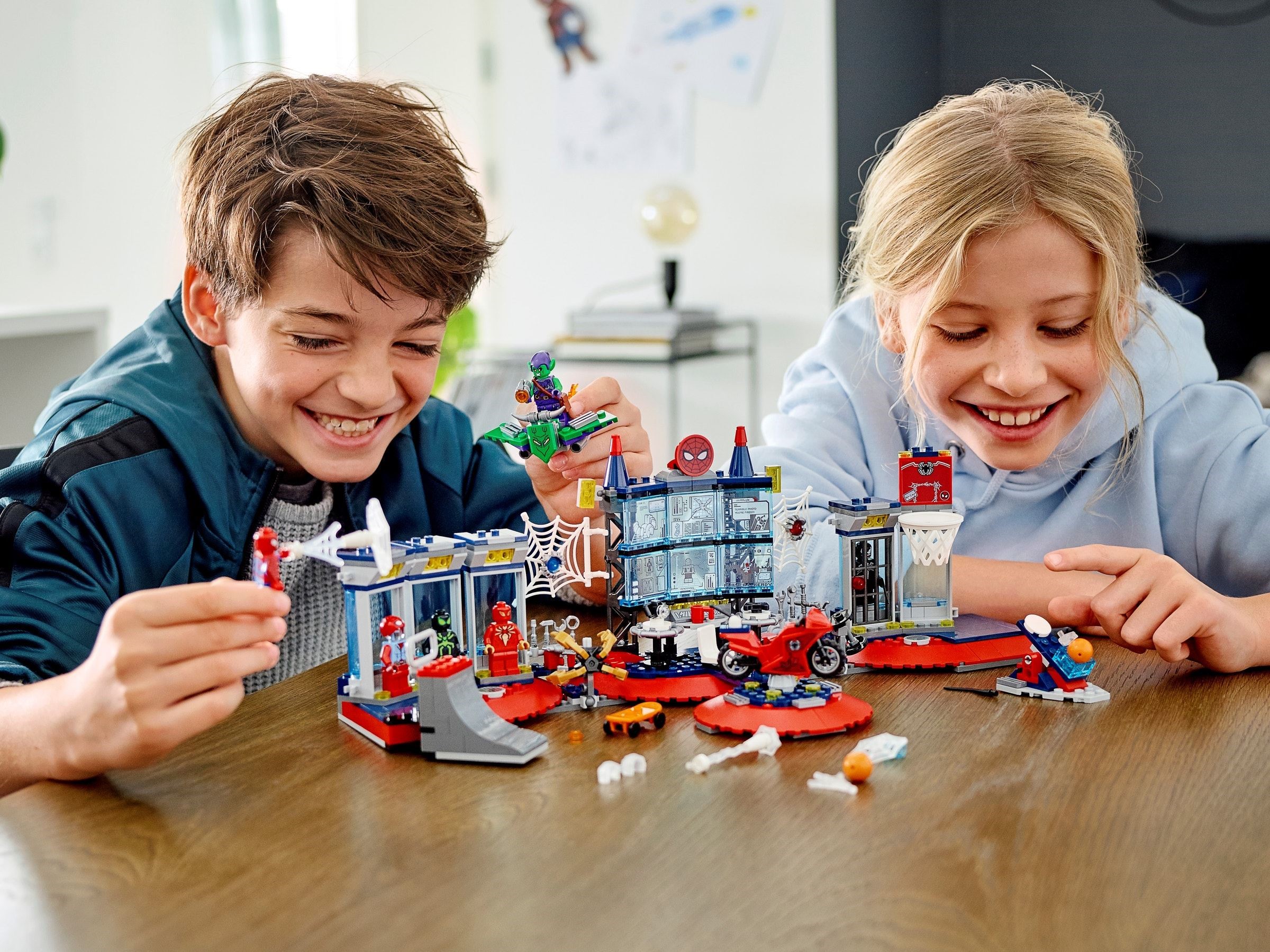 Конструктор LEGO DC Super Heroes 76175 466 дет. - фото 10