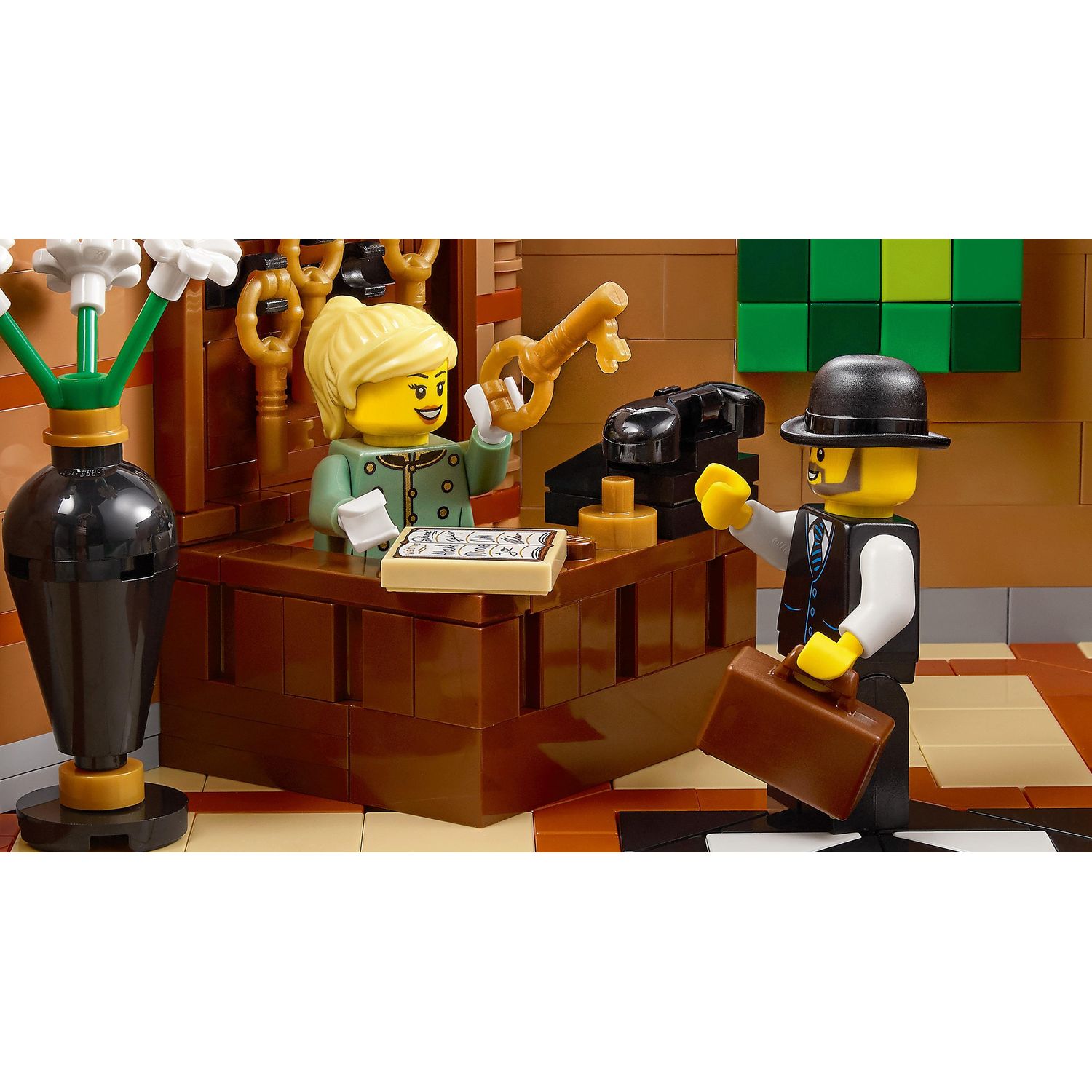 Конструктор LEGO Icons Бутик-отель блочный - фото 6