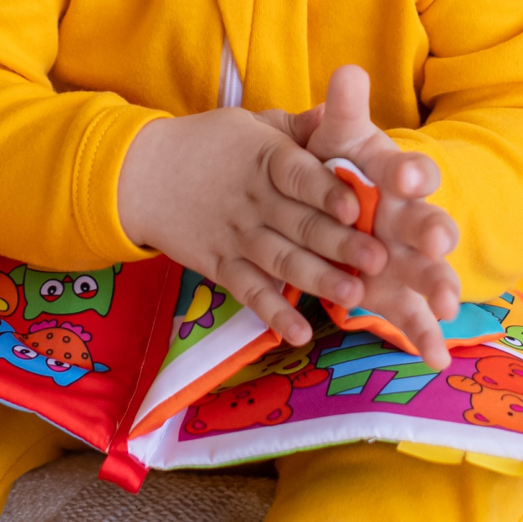 Игрушка Uviton книжка Му 1st book Буквы в ассортименте - фото 10