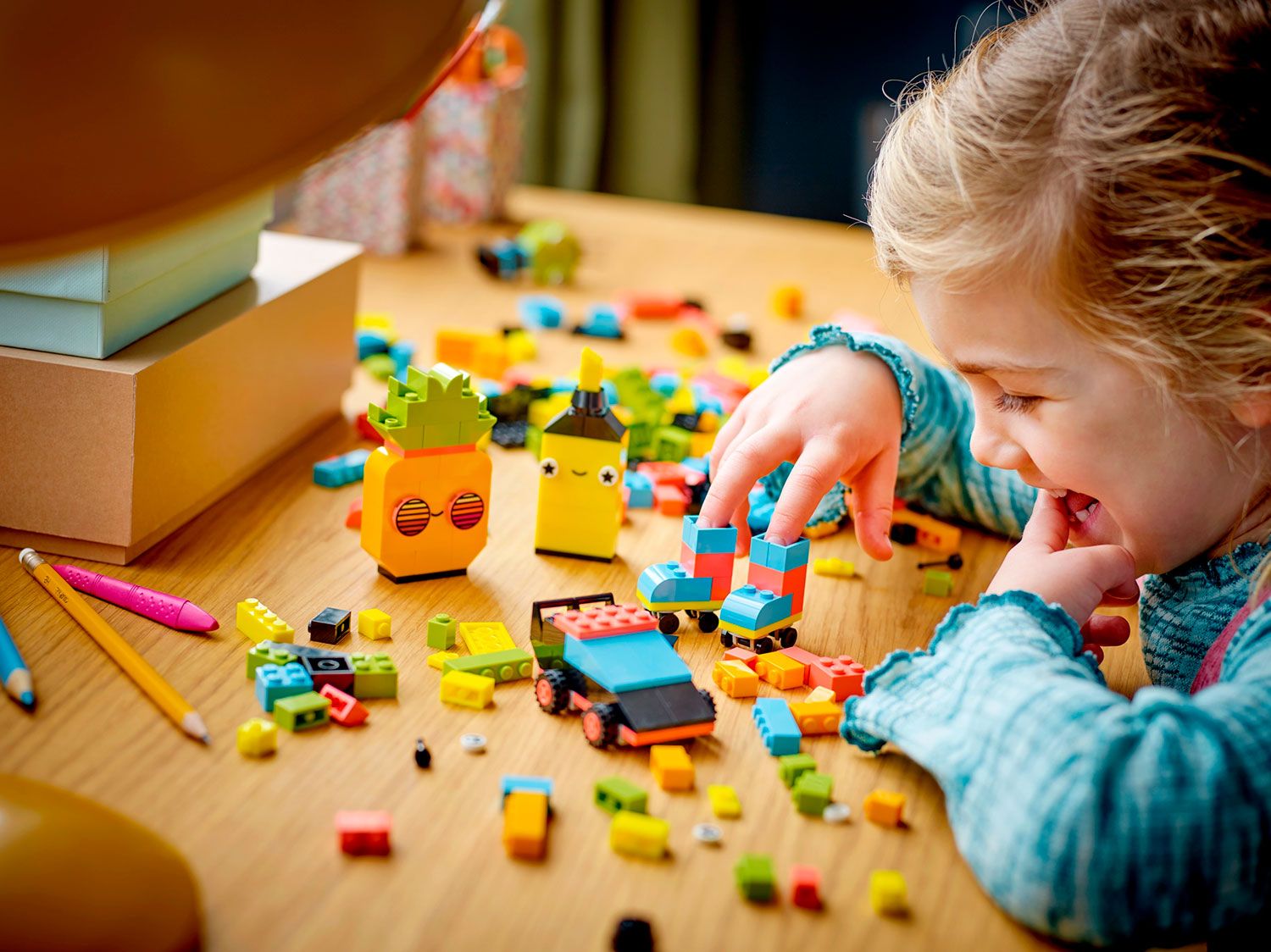Конструктор LEGO Classic Креативное неоновое веселье 333 дет. - фото 7