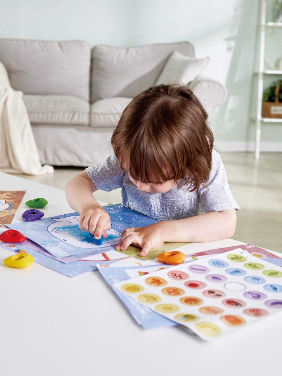 Раскраска Hape Малыш-умняша с восковыми мелками 6 цветов - фото 2