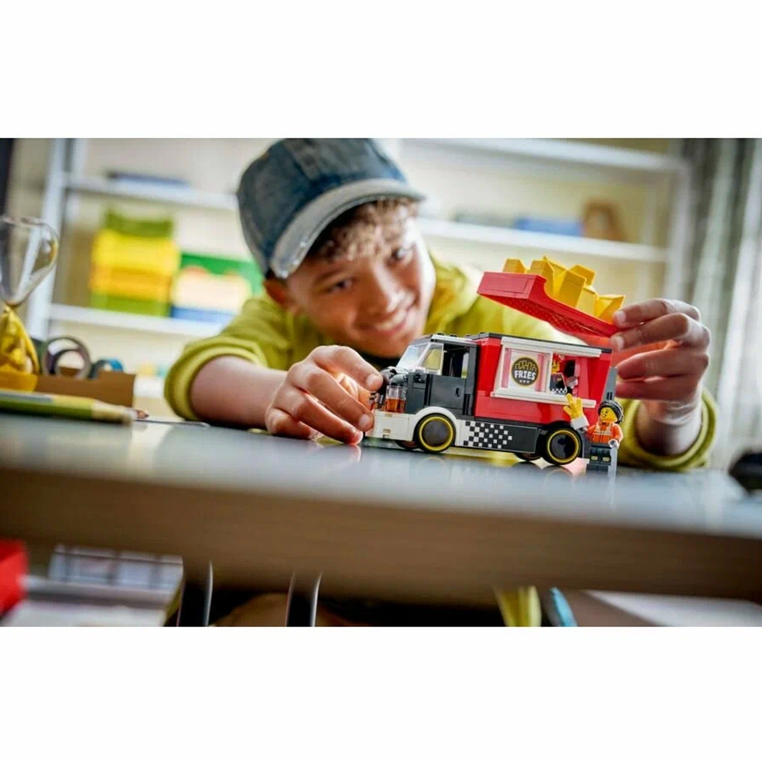 Конструктор LEGO City Грузовик с едой картофель-фри 216 дет. - фото 8