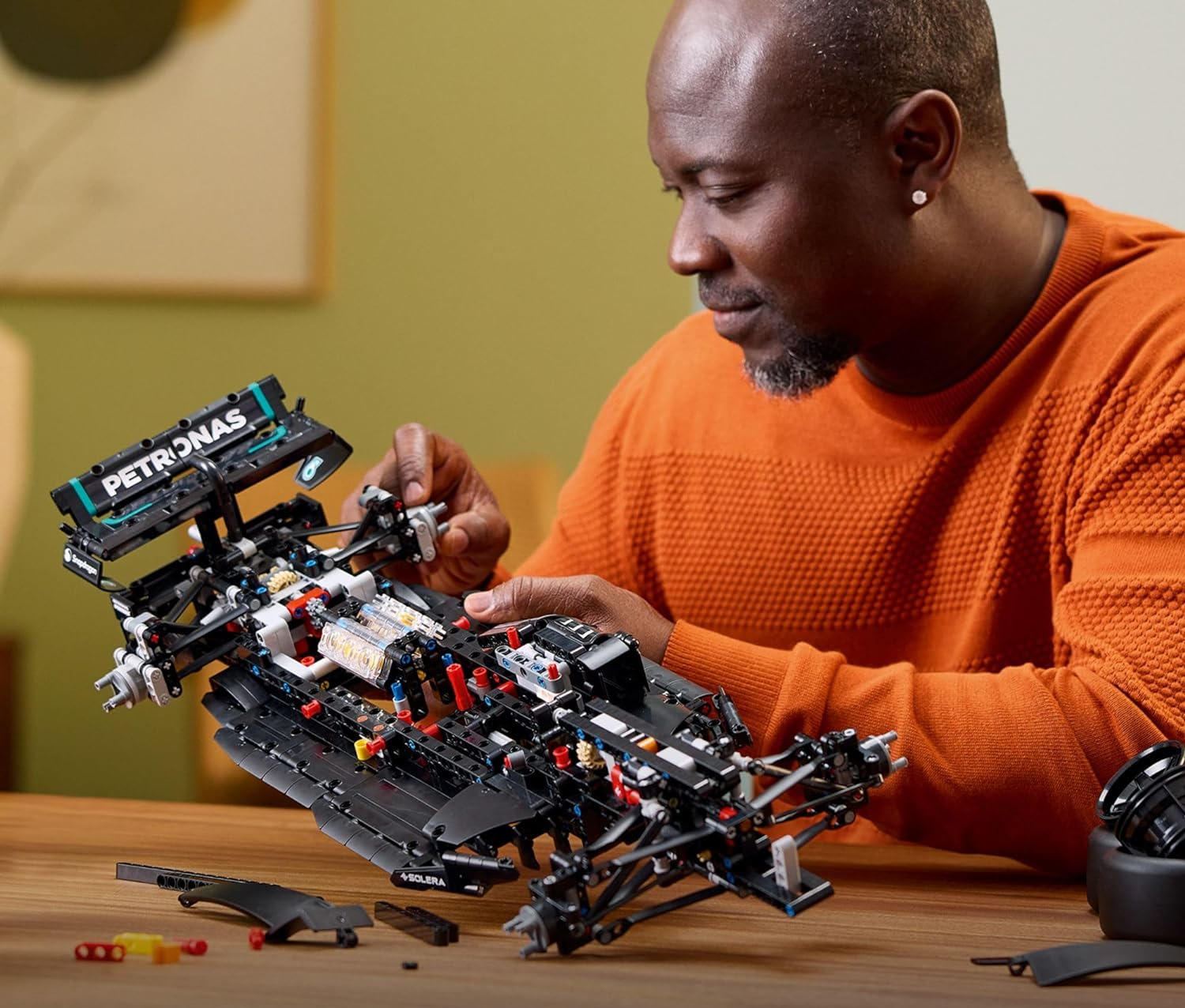 Конструктор LEGO Technic Mercedes-AMG W14 E Performance 1642 дет. - фото 10