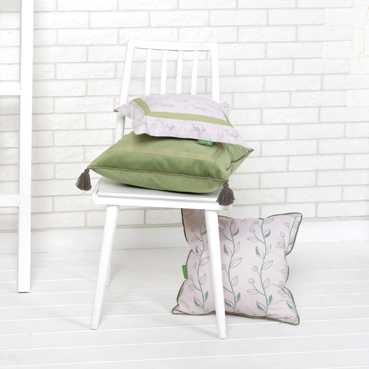 Подушка декоративная N Family - фото 6