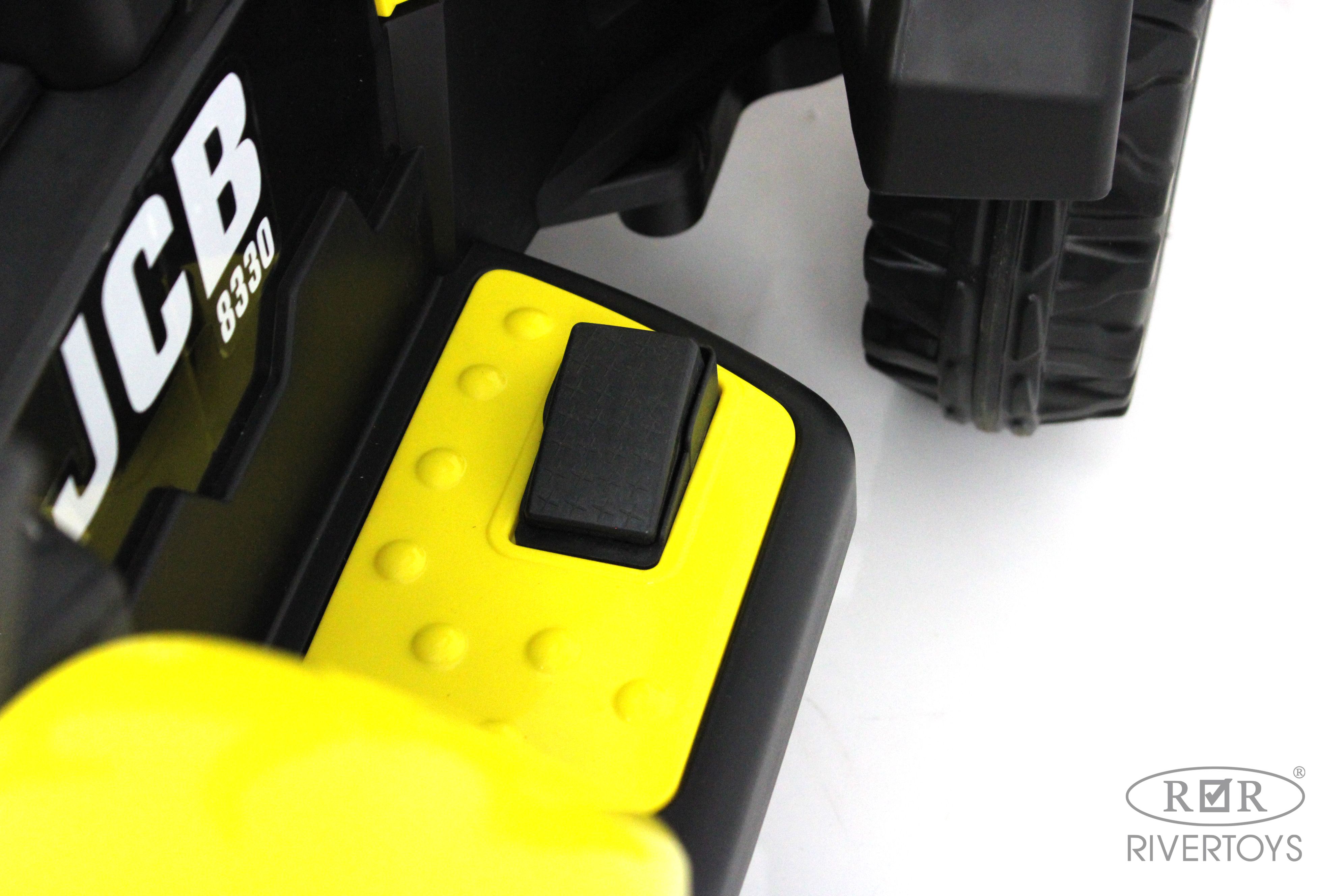 Электромобиль RIVERTOYS O555OO-YELLOW С пультом ДУ - фото 7