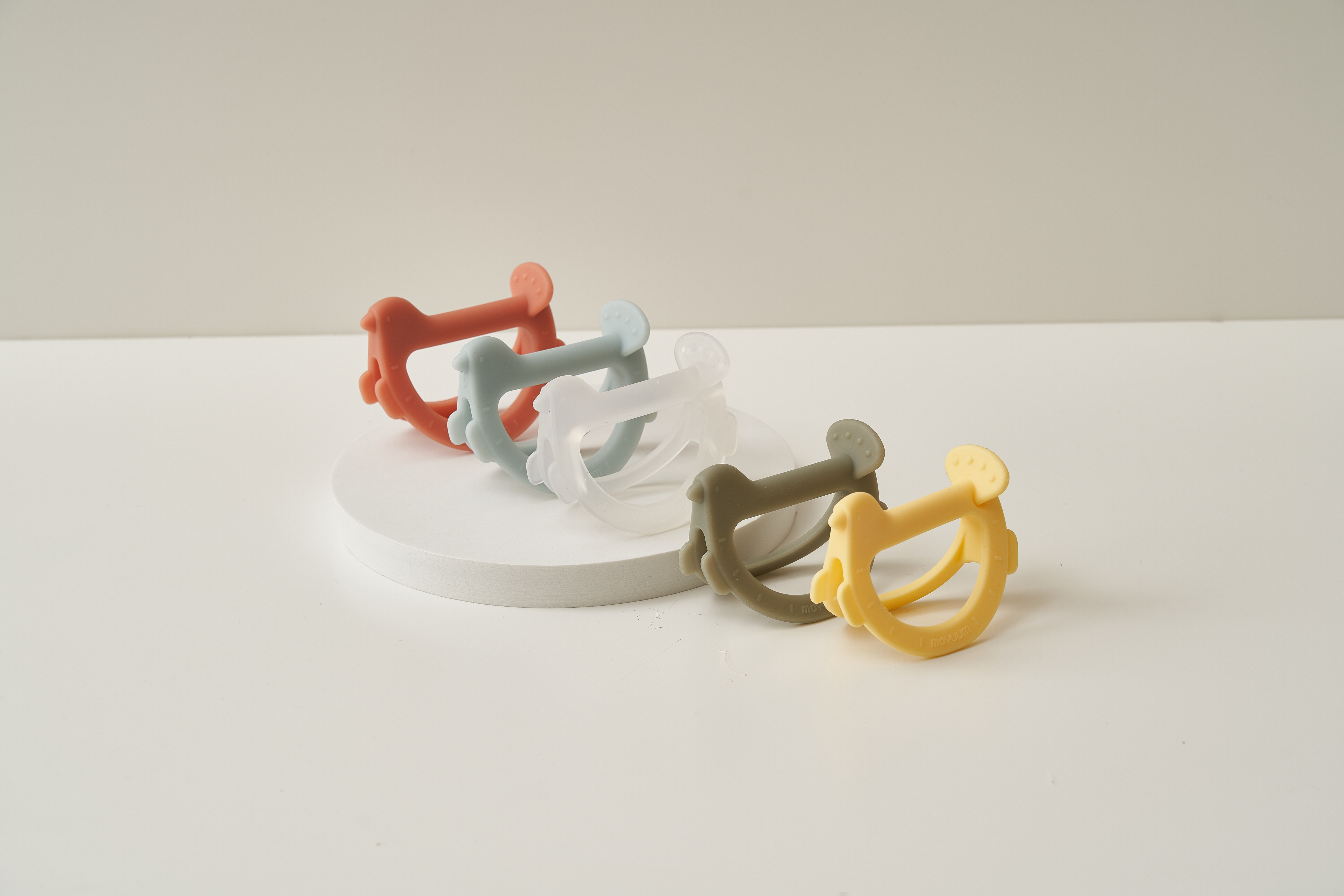 Прорезыватель MOYUUM Птичка бежевый - фото 10