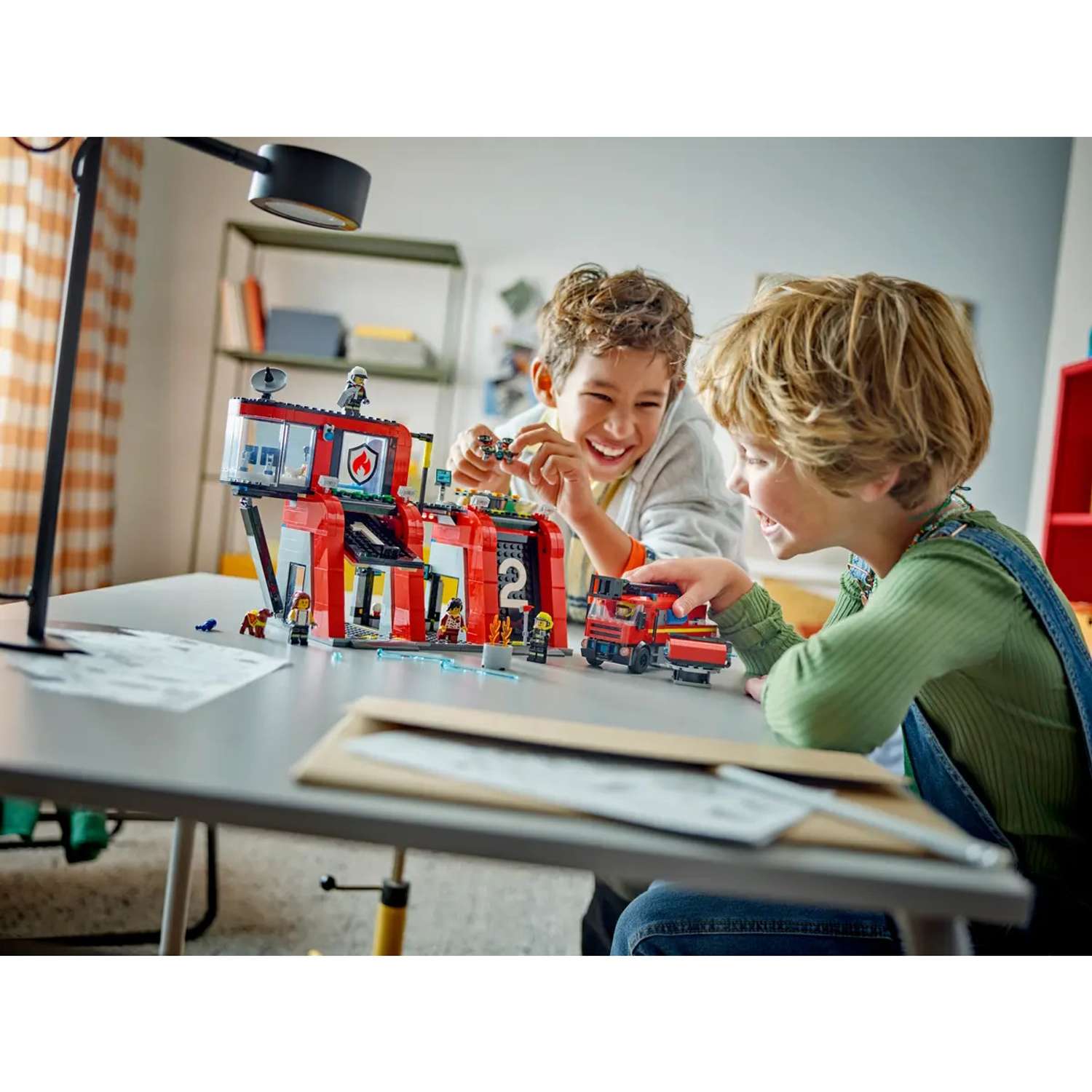 Конструктор LEGO City Пожарная часть с машиной блочный - фото 9