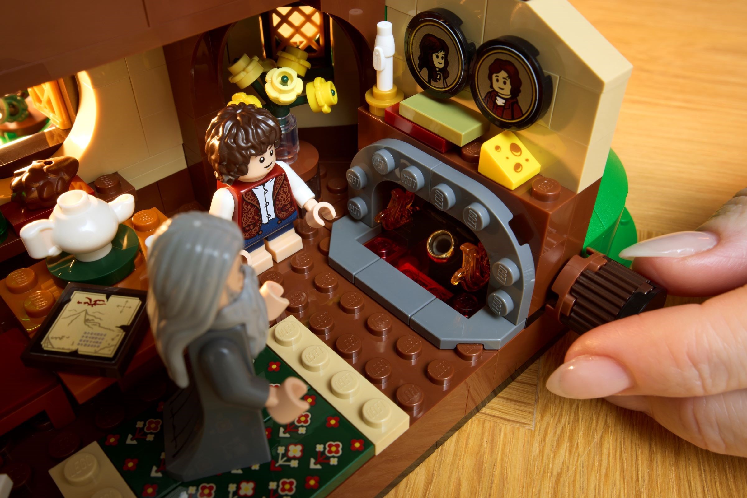 Конструктор LEGO Icons 10354 2017 дет. - фото 6