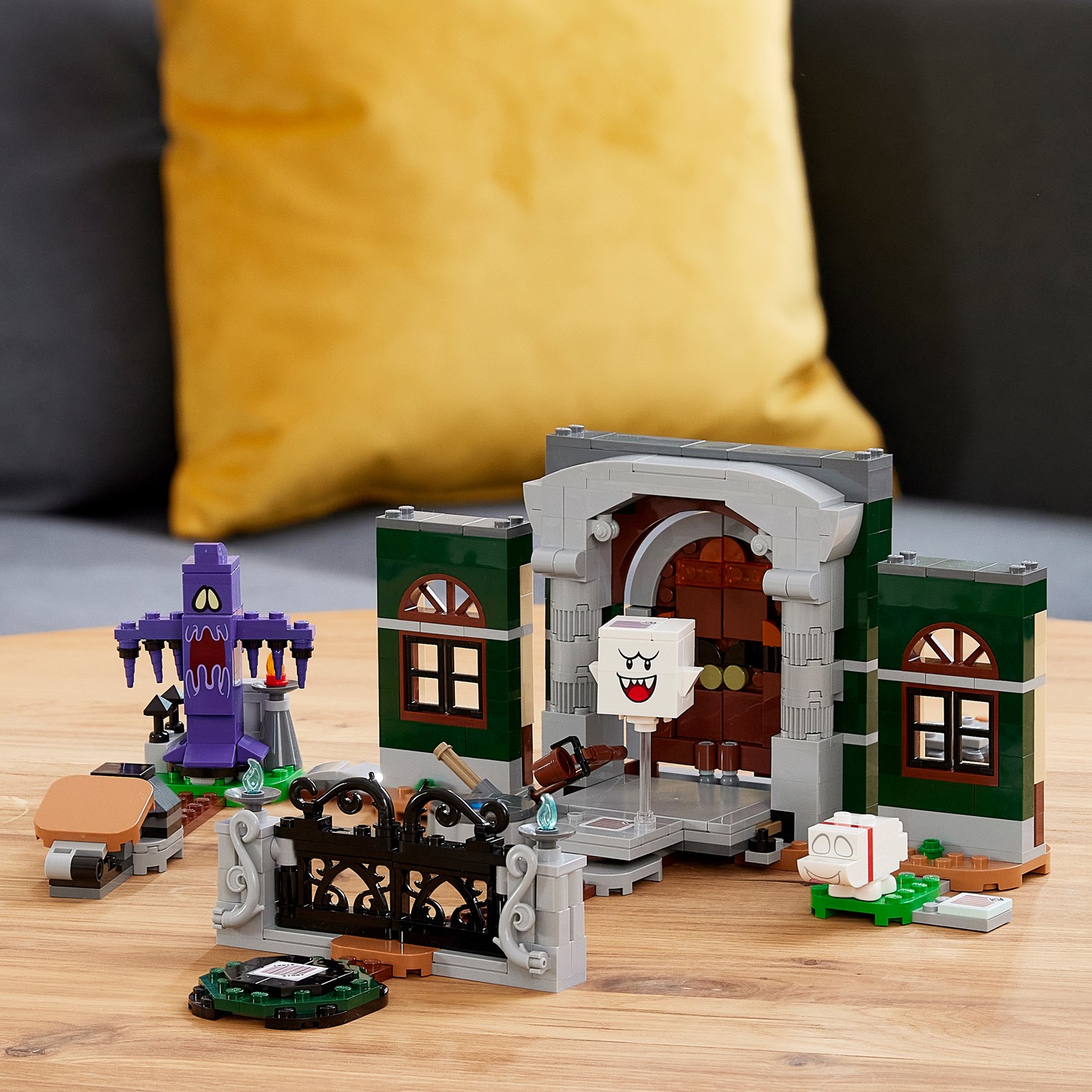 Конструктор LEGO Super Mario Luigi Mansion Entryway 504 дет. - фото 9