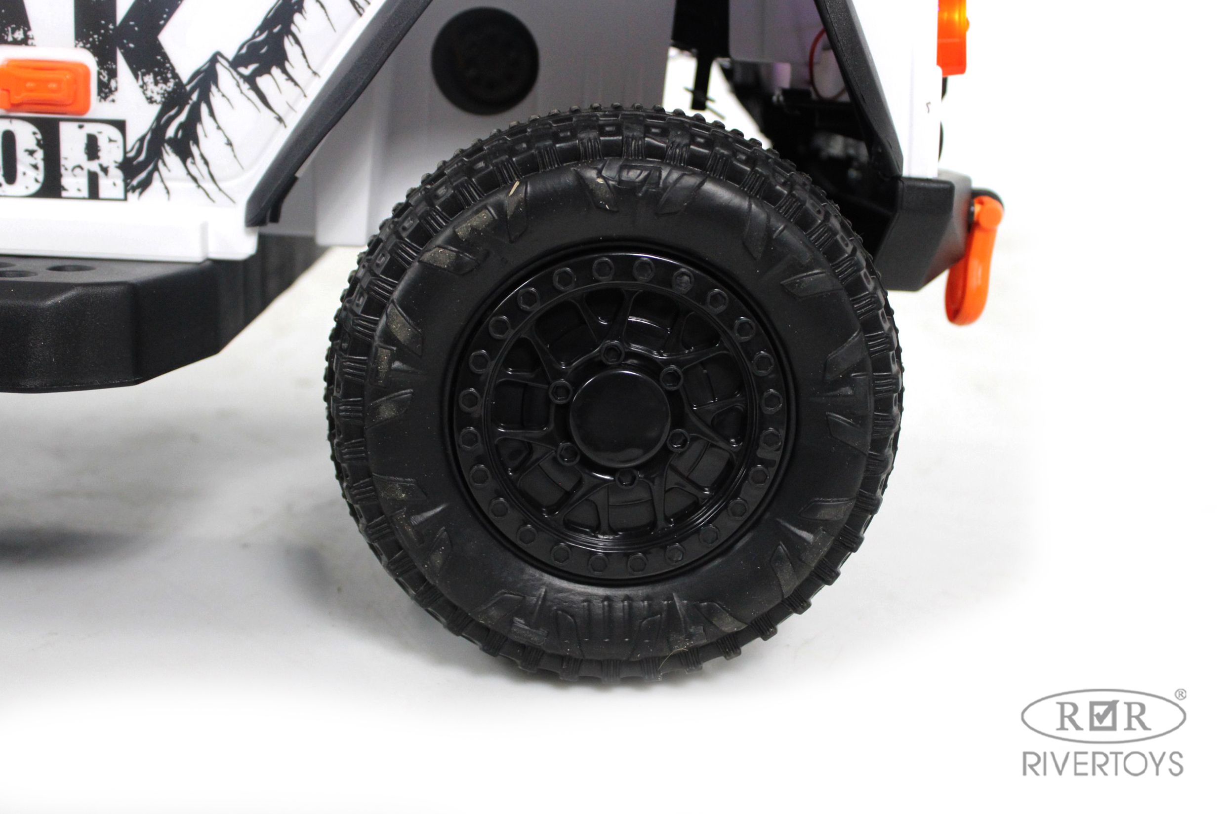 Электромобиль RIVERTOYS G009GG-WHITE С пультом ДУ - фото 9